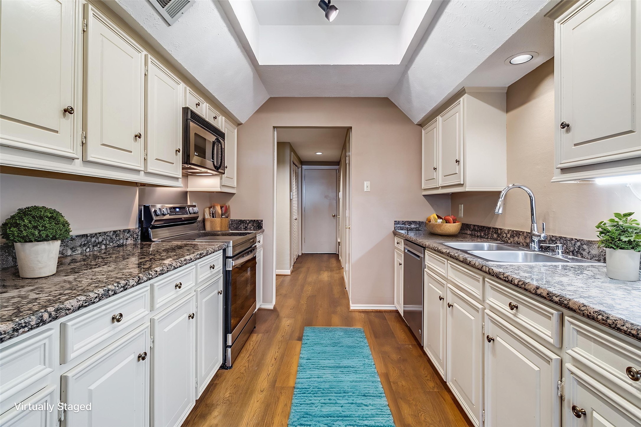 6754 E Northwest Highway Dallas TX 75231