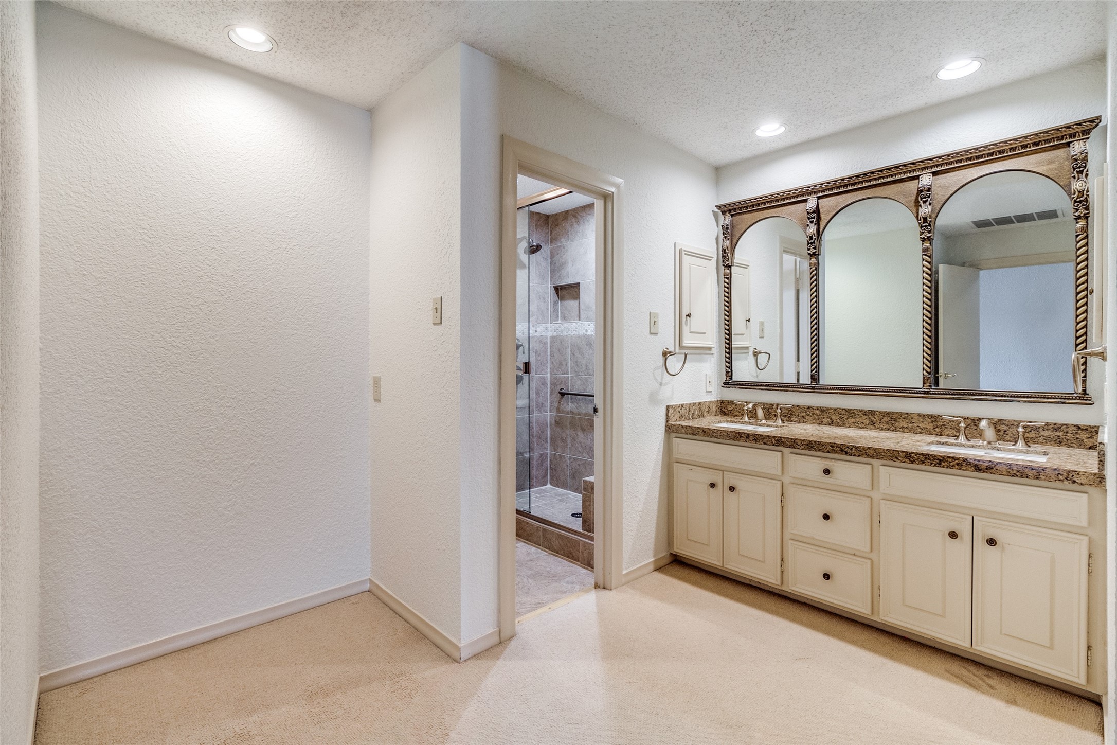 6754 E Northwest Highway Dallas TX 75231