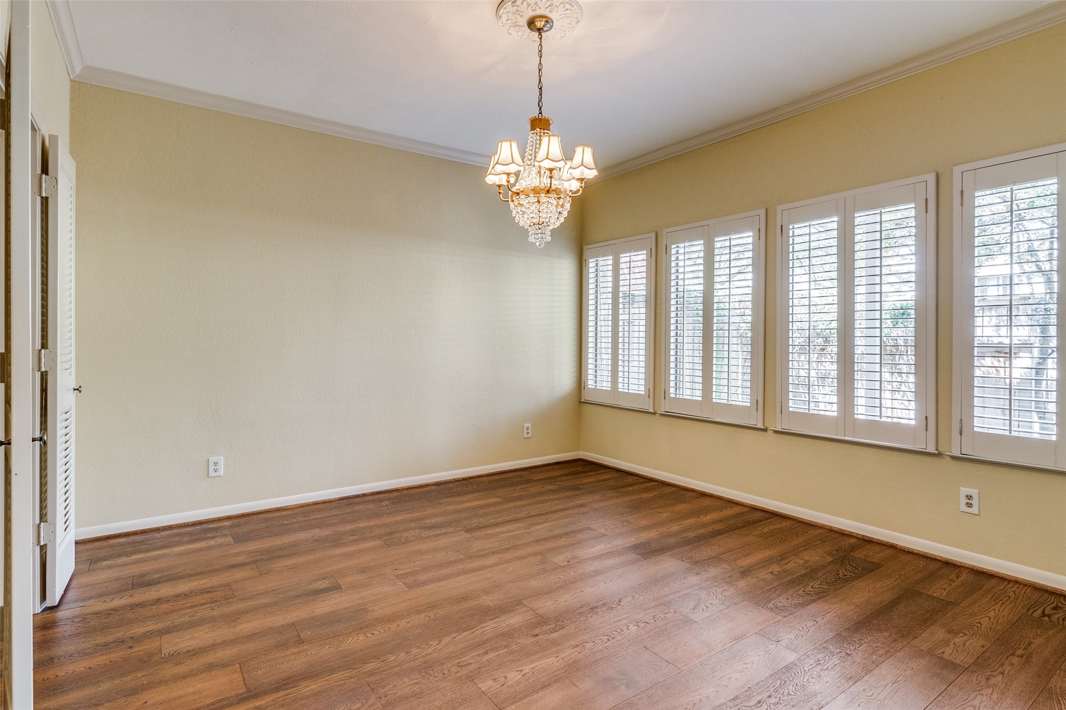 6754 E Northwest Highway Dallas TX 75231