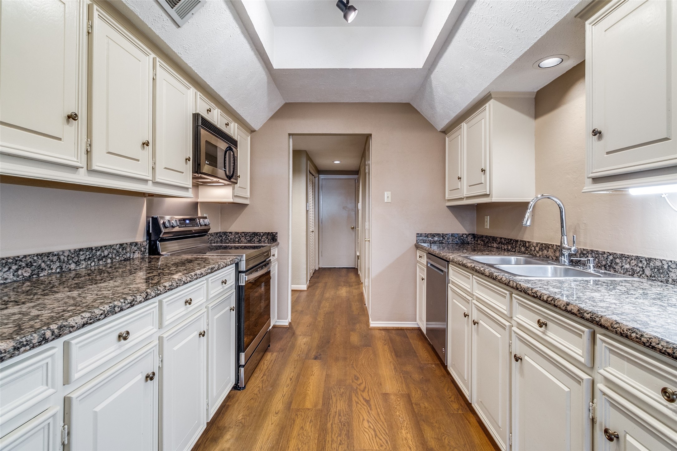 6754 E Northwest Highway Dallas TX 75231