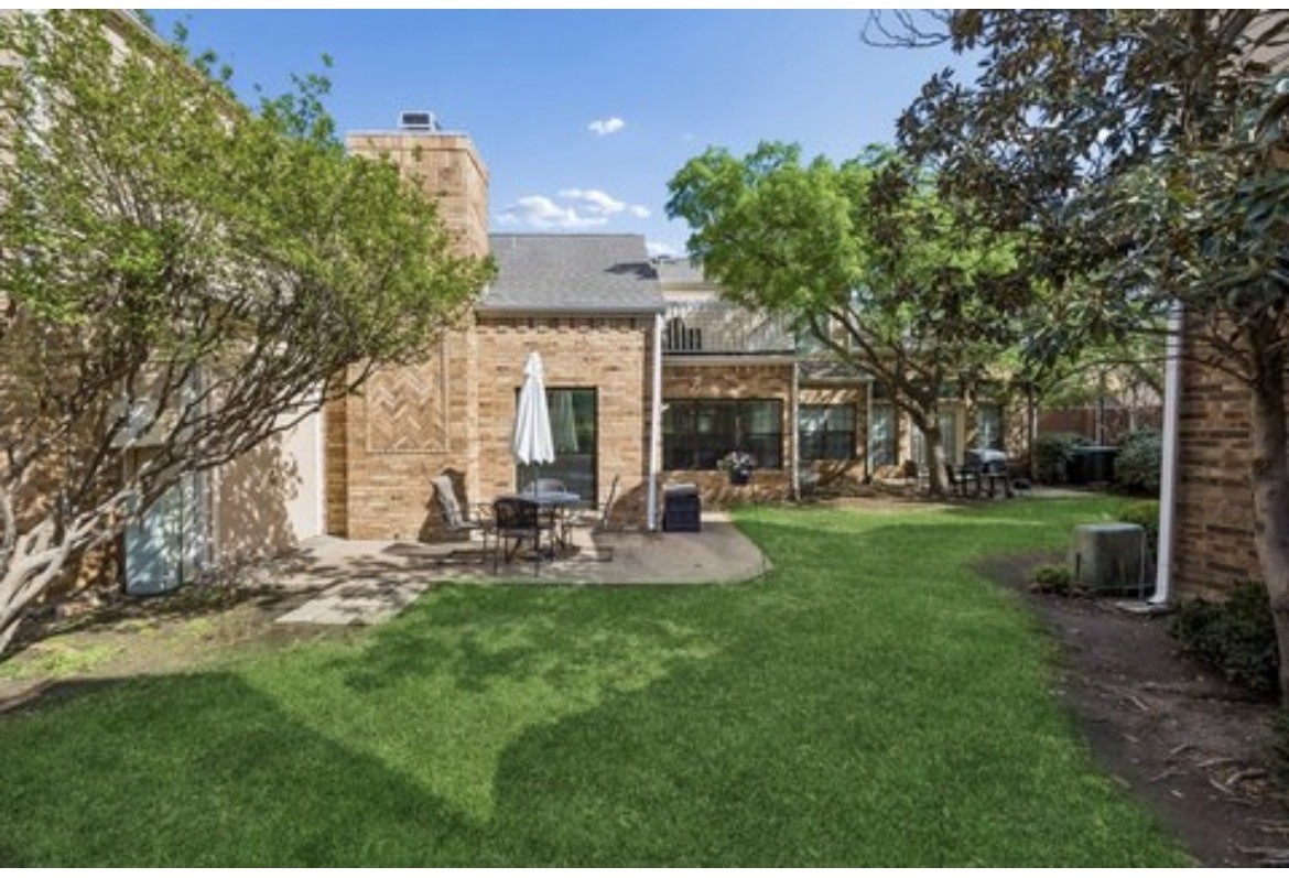 217 Cimarron Trail Irving TX 75063