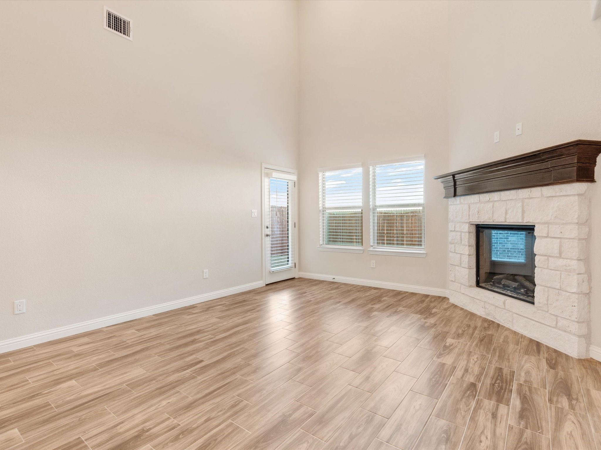 1104 Noble Flair Place Granbury TX 76049