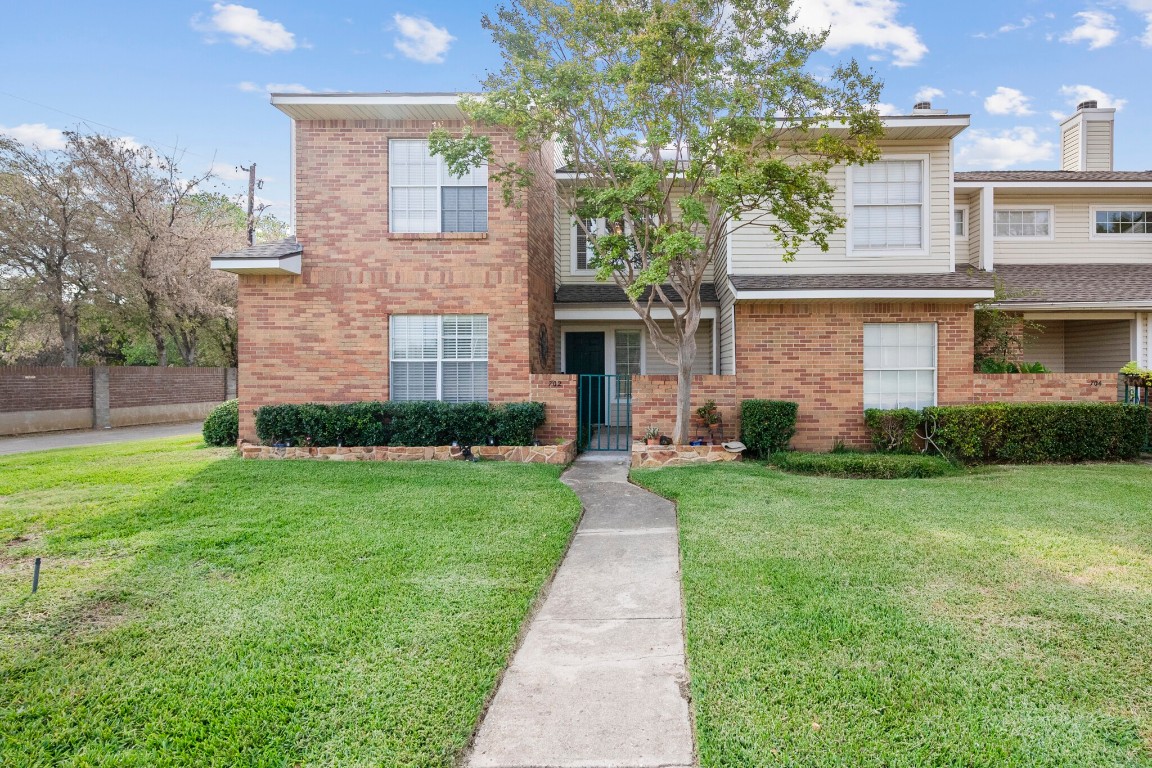 702 Creekwood Drive Lewisville TX 75067
