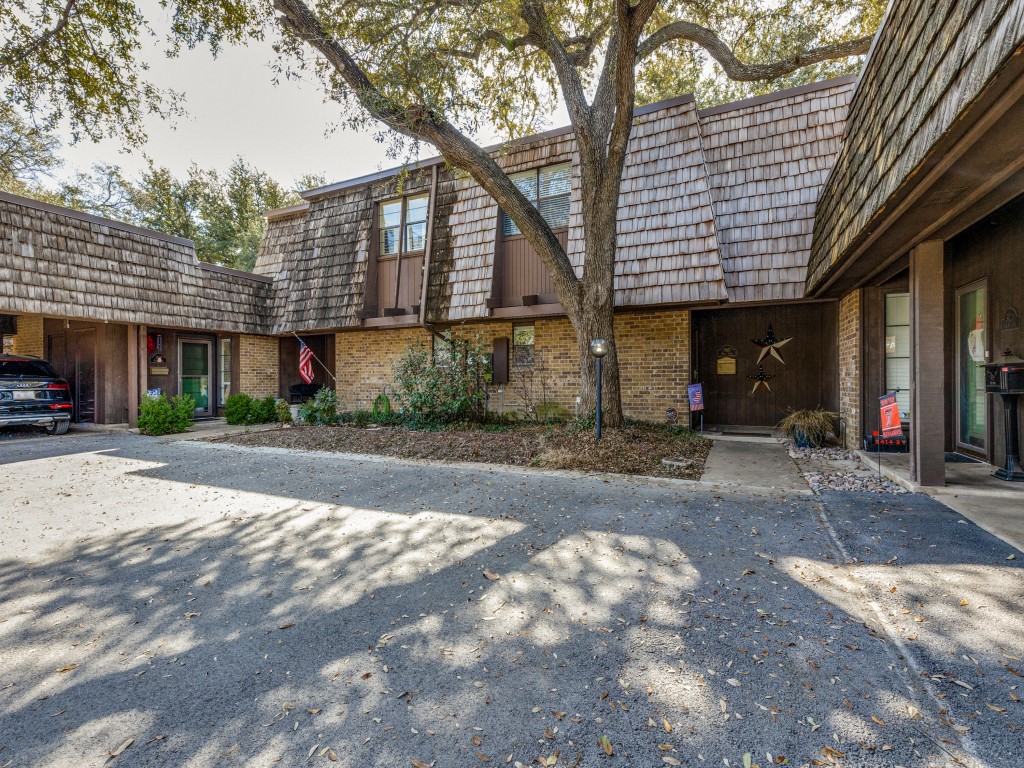 3027 Hulen Court Fort Worth TX 76109