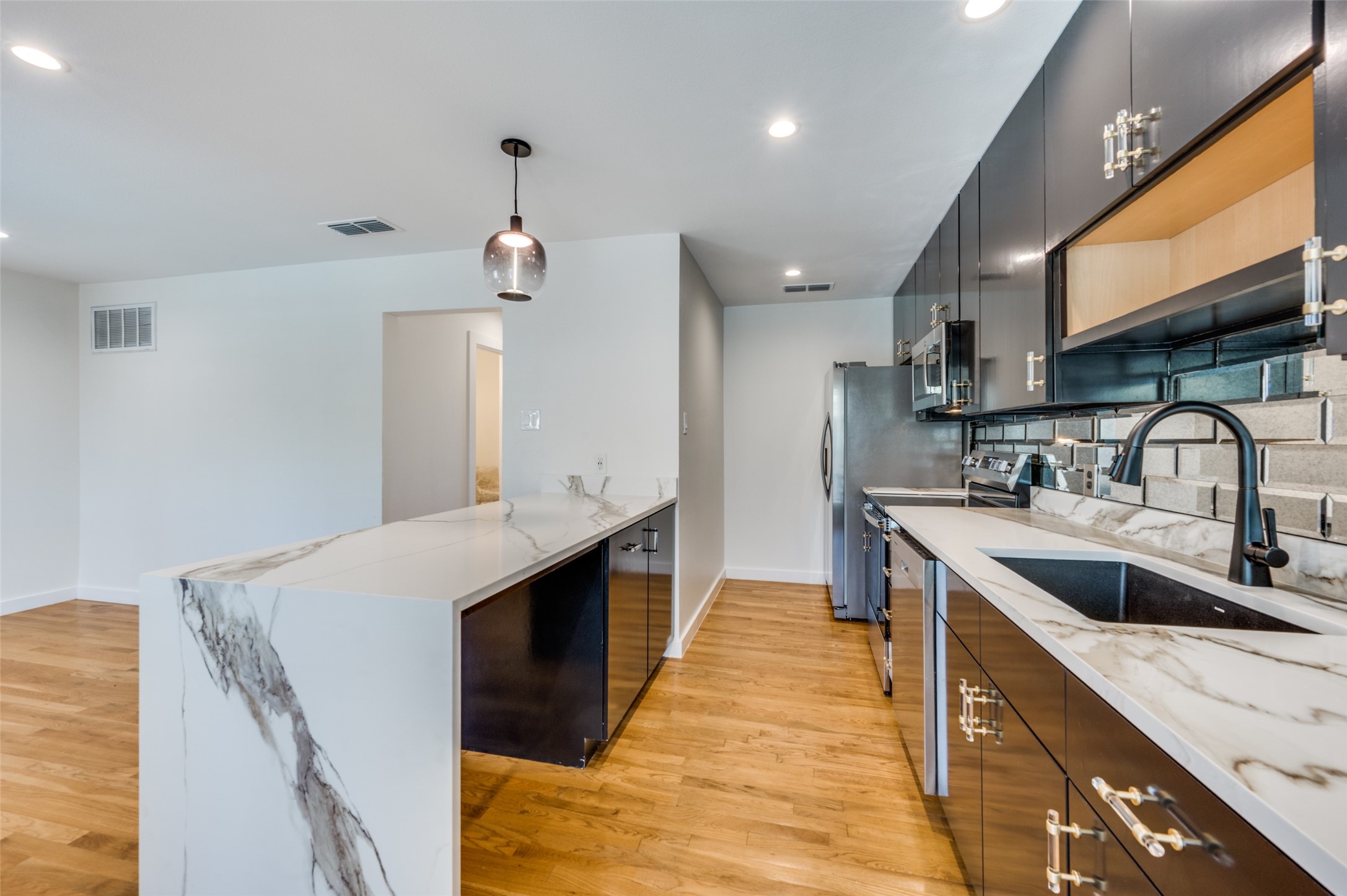 4616 W Lovers Lane Dallas TX 75209