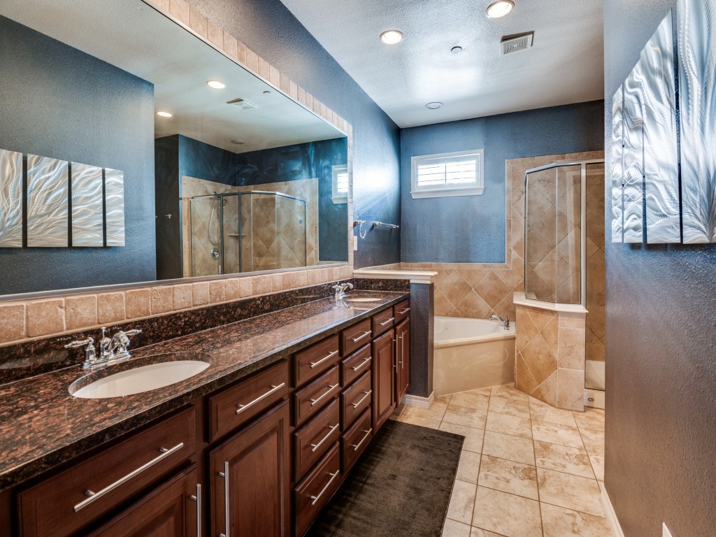 5017 Parkview Addison TX 75001