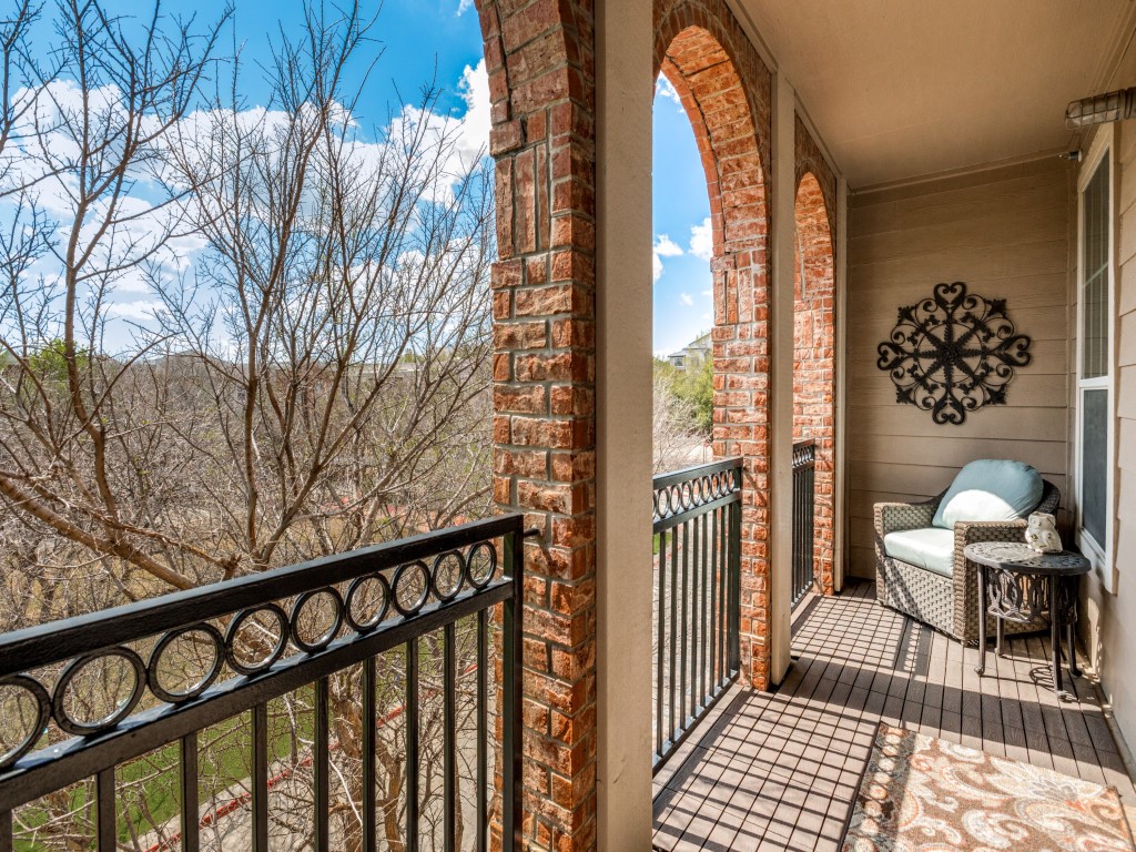 5017 Parkview Addison TX 75001