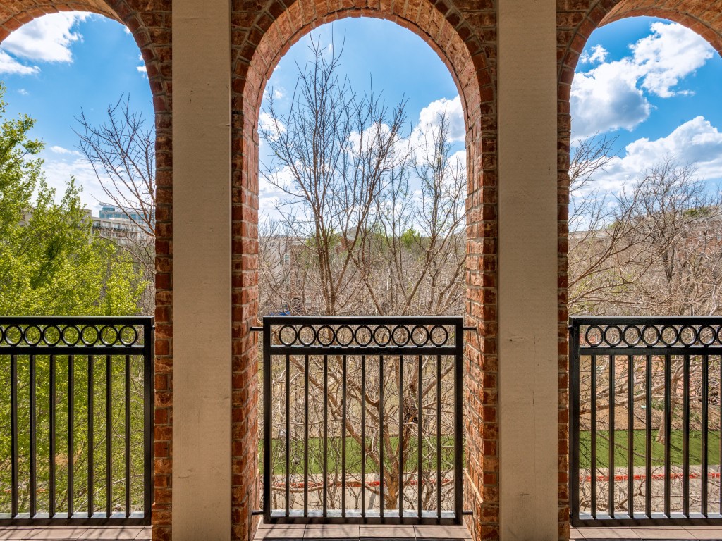 5017 Parkview Addison TX 75001