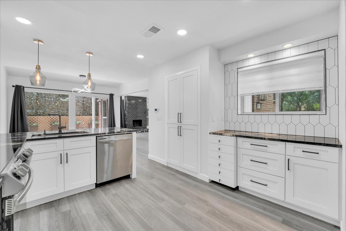 1916 Shorewood Drive Grapevine TX 76051