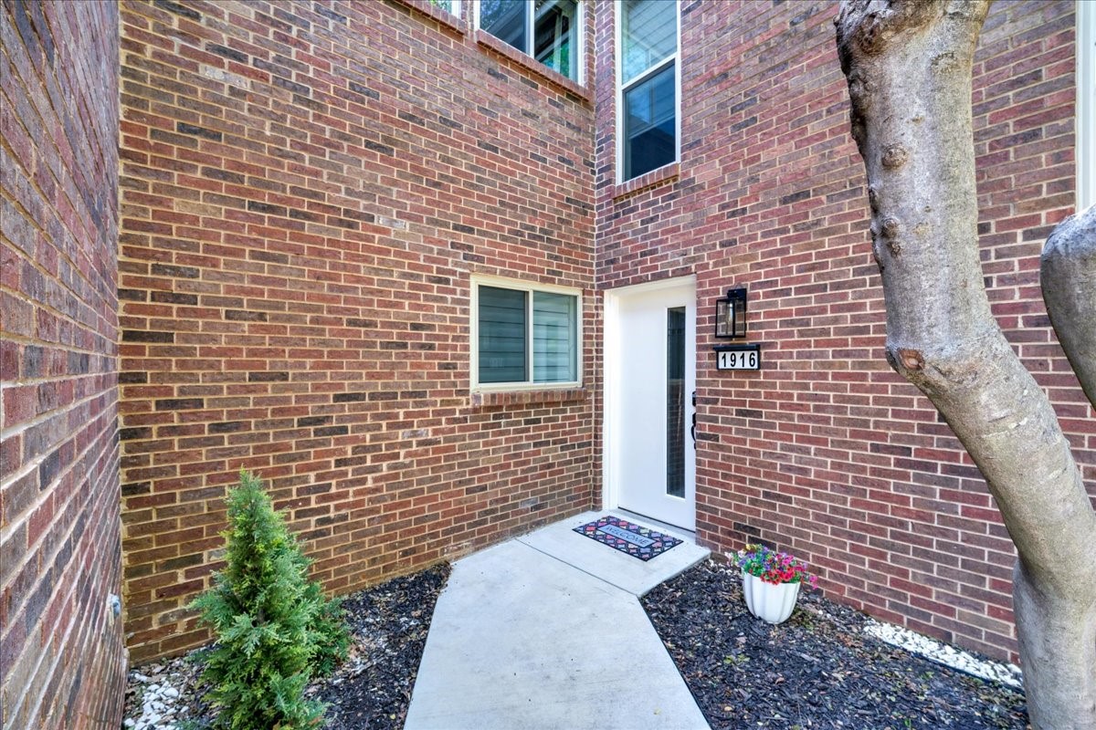 1916 Shorewood Drive Grapevine TX 76051