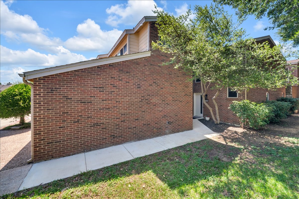 1916 Shorewood Drive Grapevine TX 76051