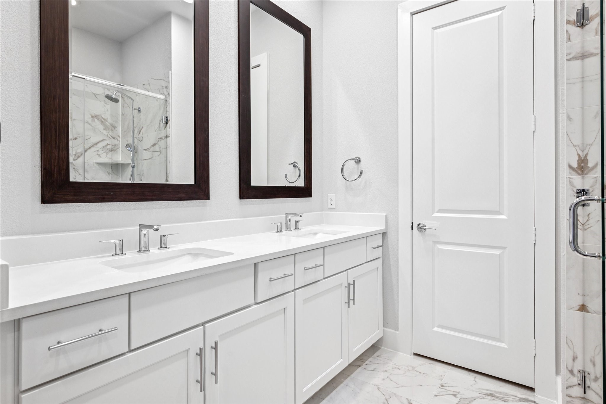 381 E Greenbriar Lane Dallas TX 75203