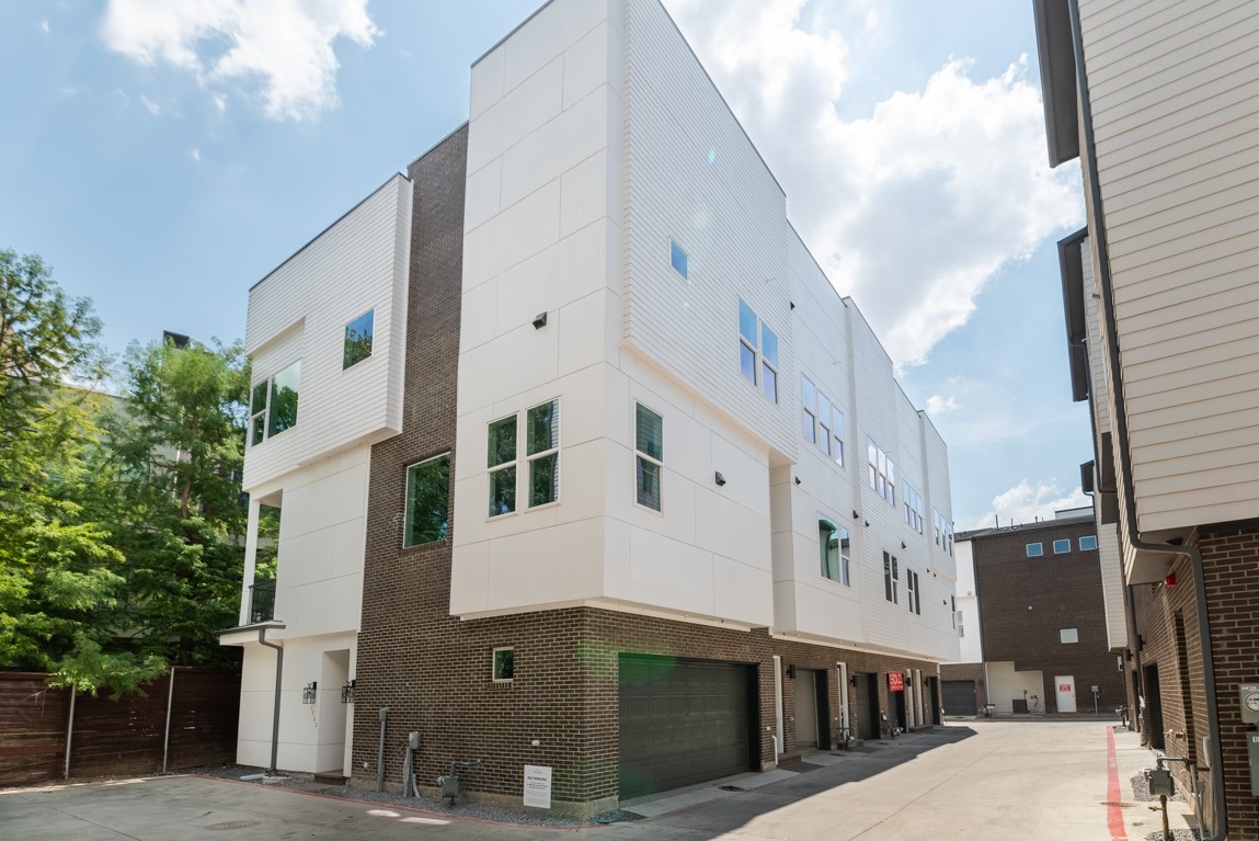 381 E Greenbriar Lane Dallas TX 75203