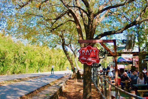 381 E Greenbriar Lane Dallas TX 75203