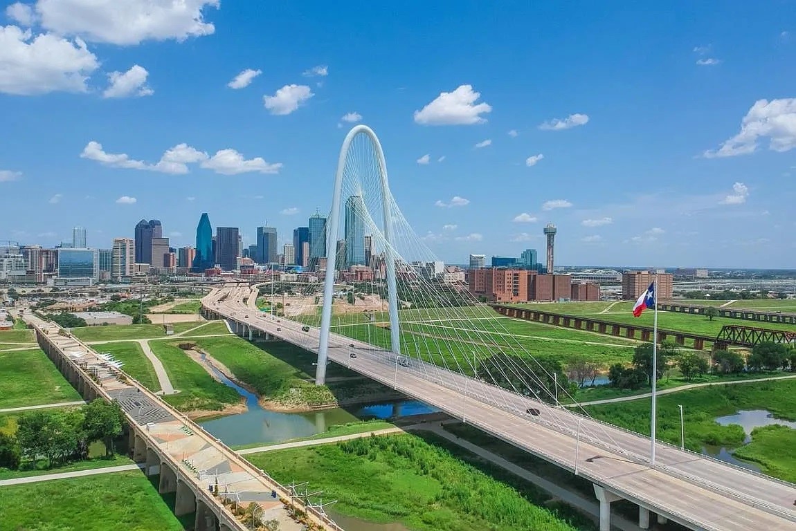 381 E Greenbriar Lane Dallas TX 75203