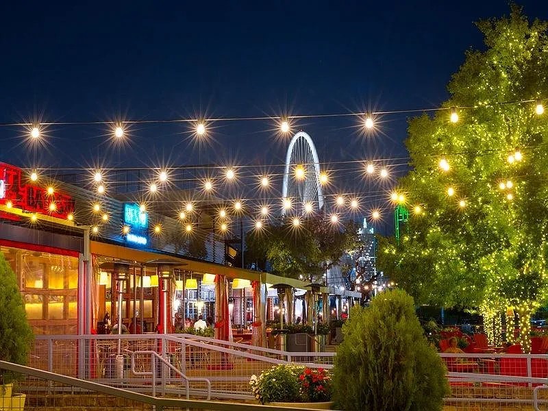 381 E Greenbriar Lane Dallas TX 75203