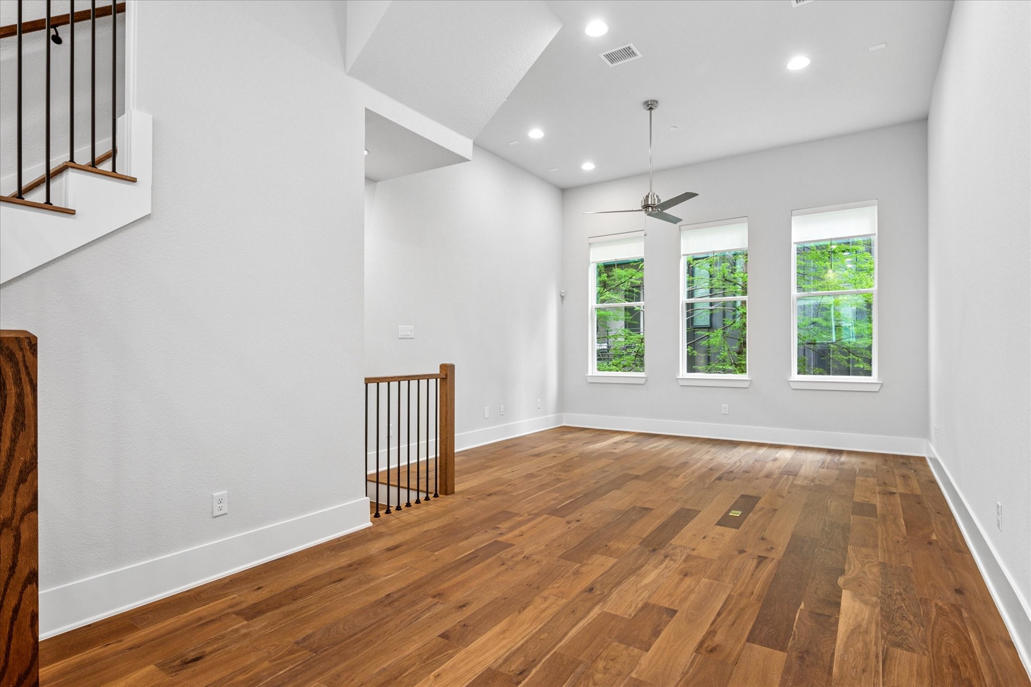 381 E Greenbriar Lane Dallas TX 75203