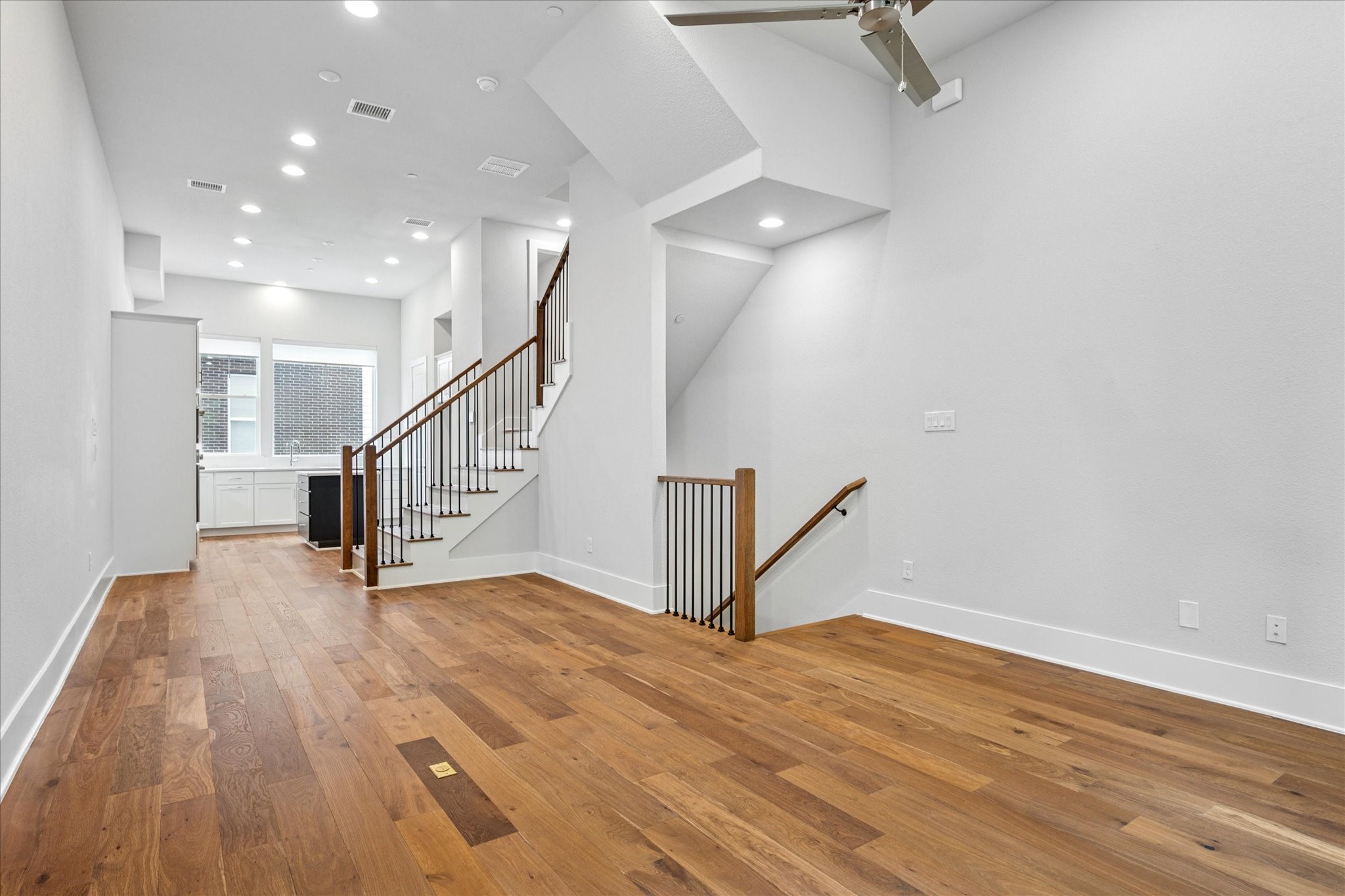 381 E Greenbriar Lane Dallas TX 75203