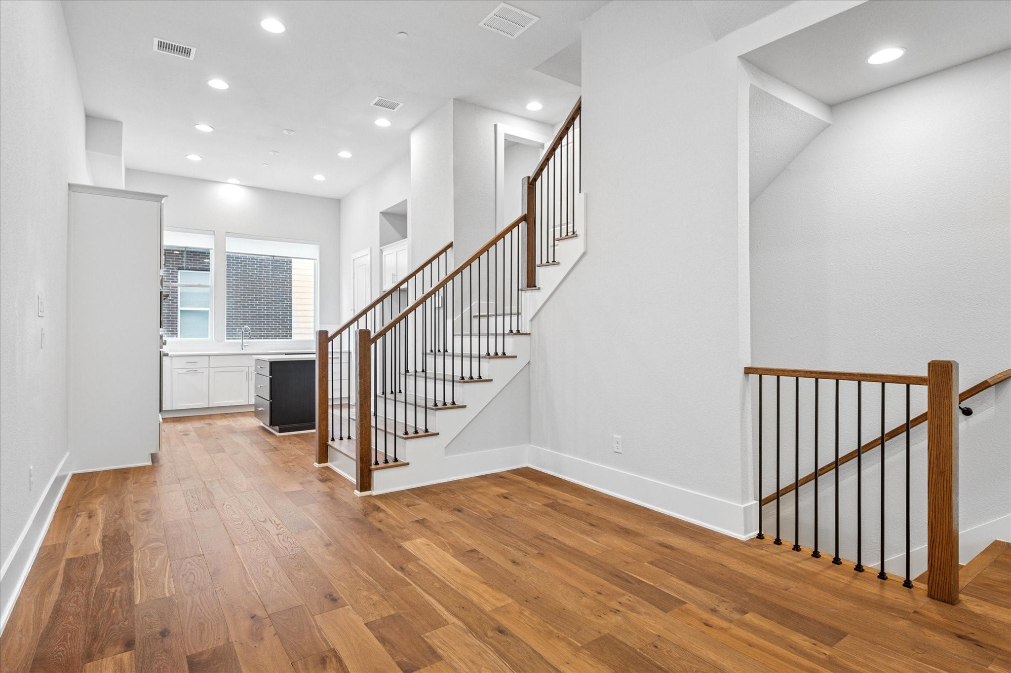 381 E Greenbriar Lane Dallas TX 75203