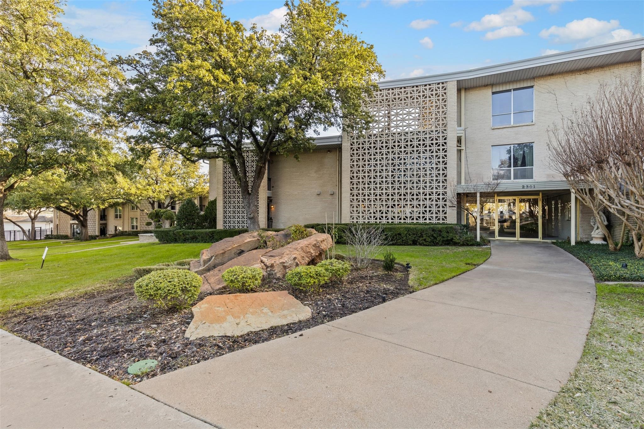 2301 Ridgmar Plaza Fort Worth TX 76116