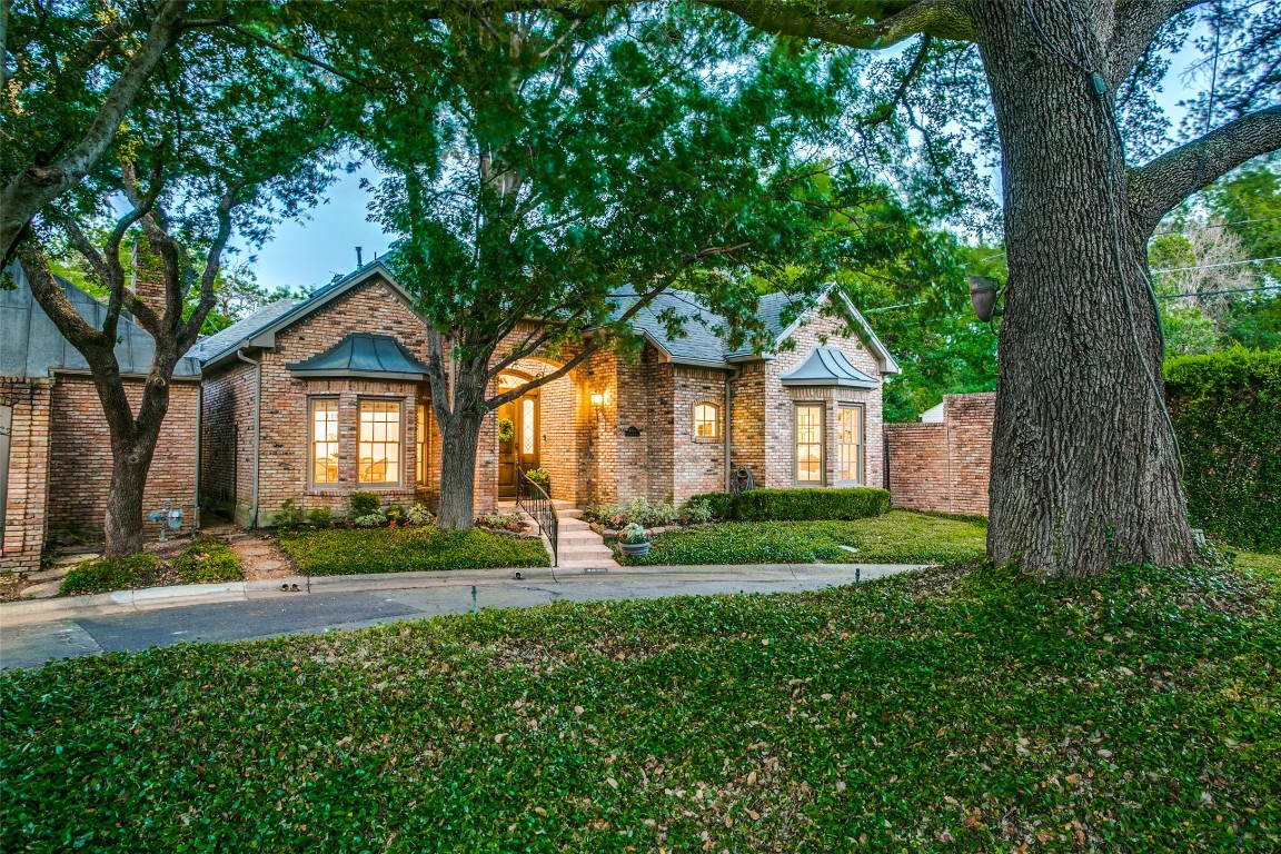 4936 Briarwood Place Dallas TX 75209
