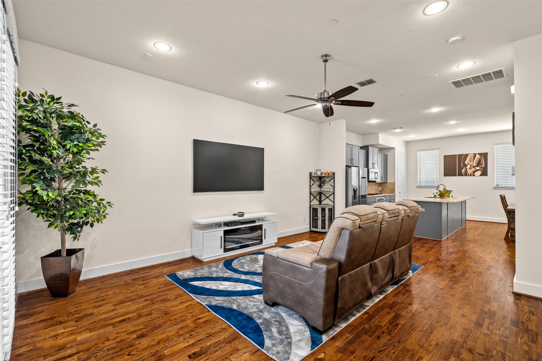 4211 Rawlins Street Dallas TX 75219