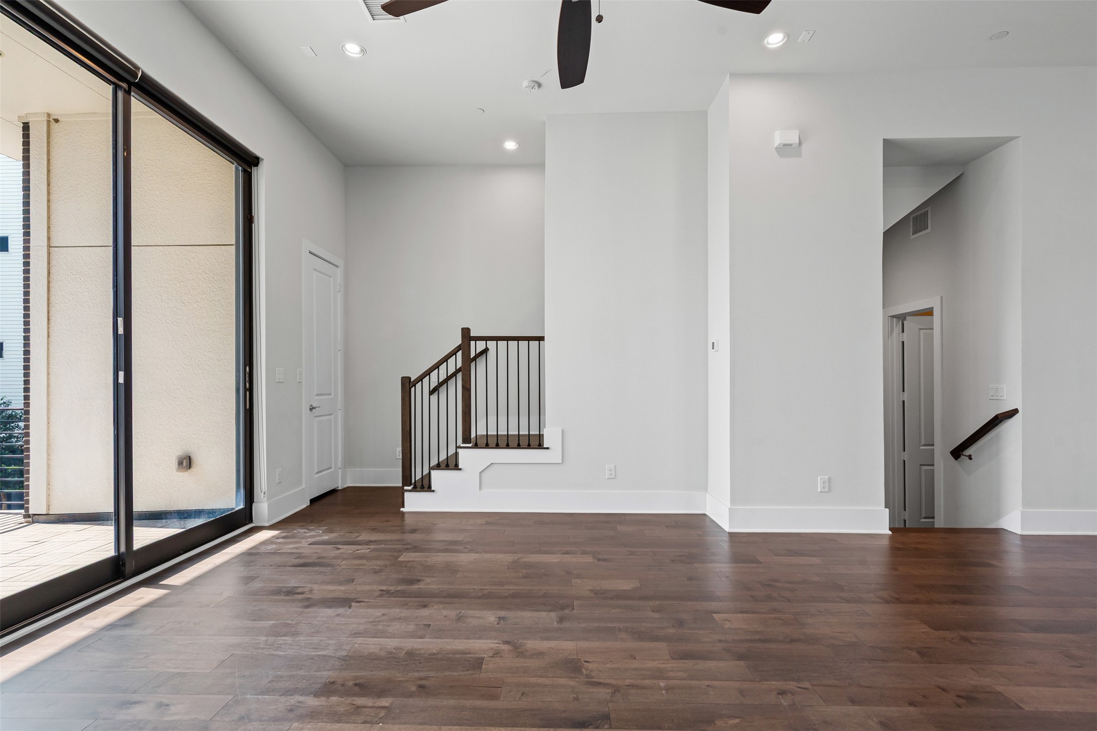 381 E Greenbriar Lane Dallas TX 75203