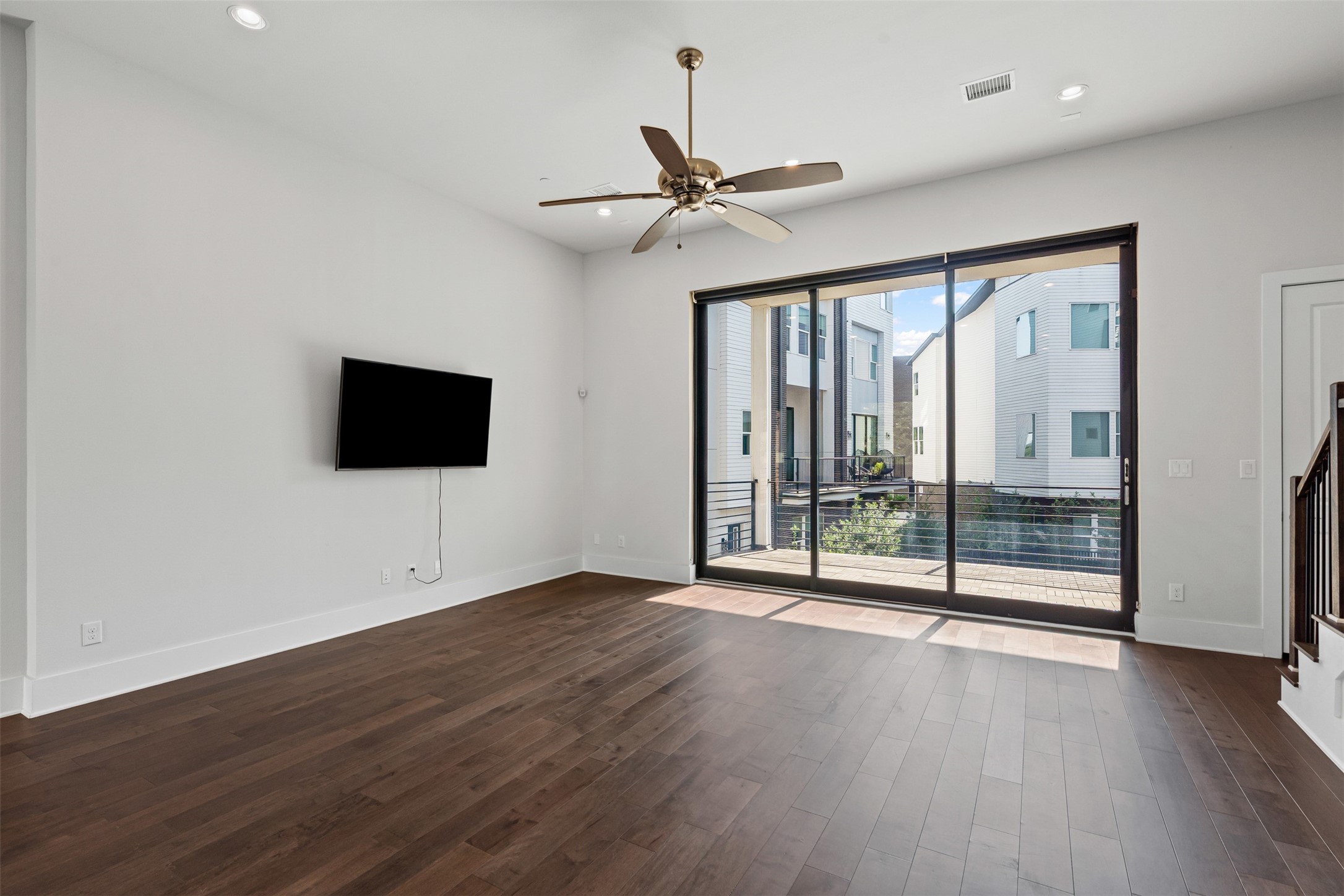 381 E Greenbriar Lane Dallas TX 75203