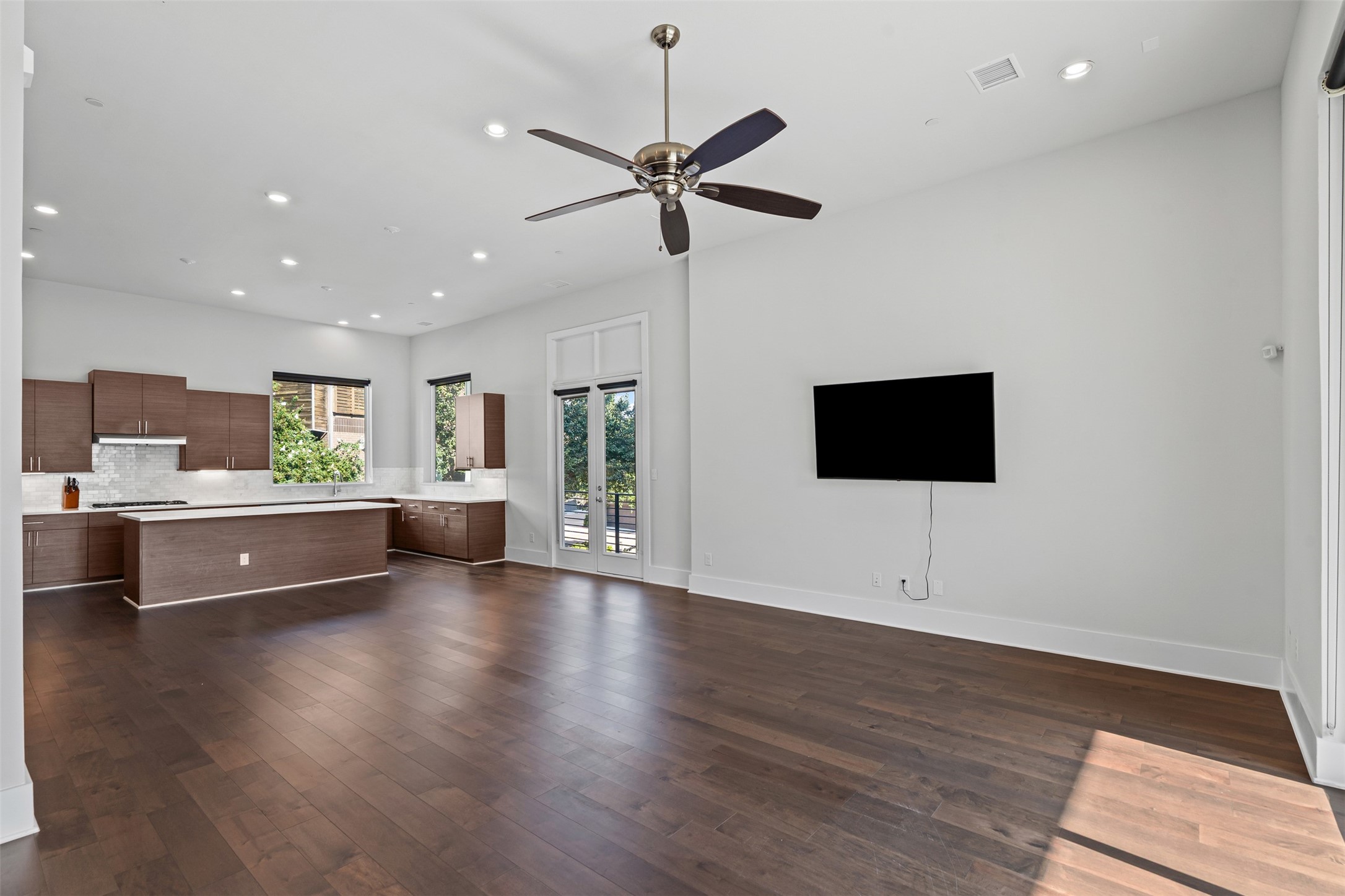 381 E Greenbriar Lane Dallas TX 75203
