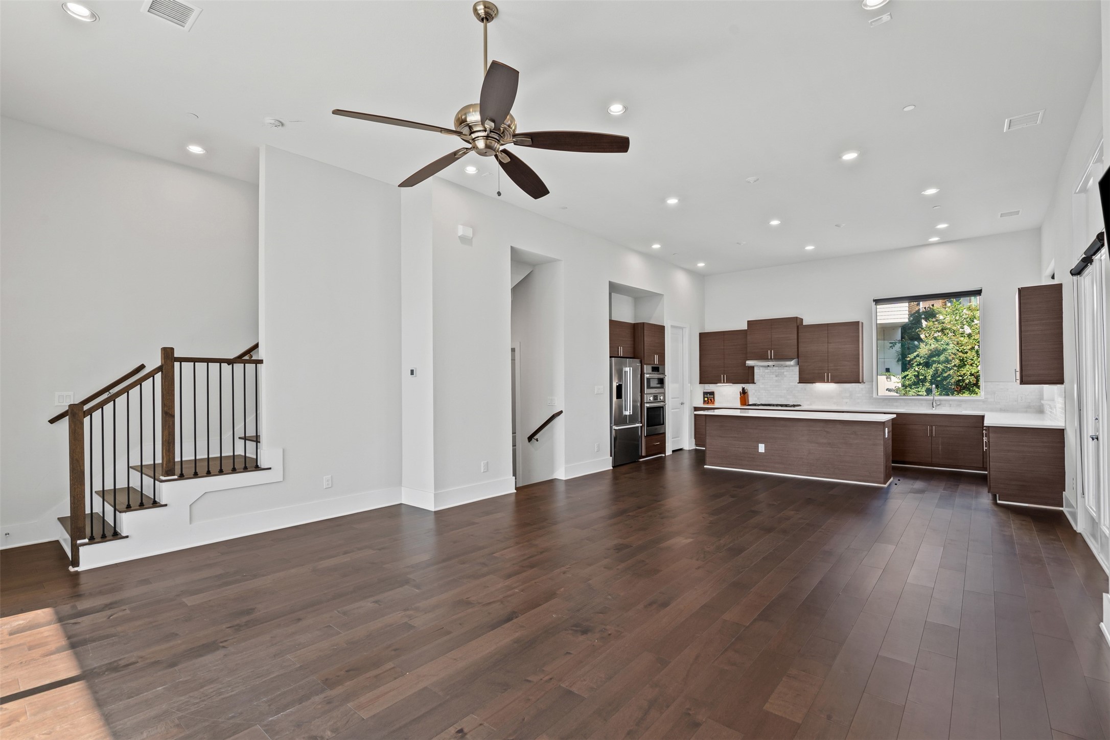 381 E Greenbriar Lane Dallas TX 75203