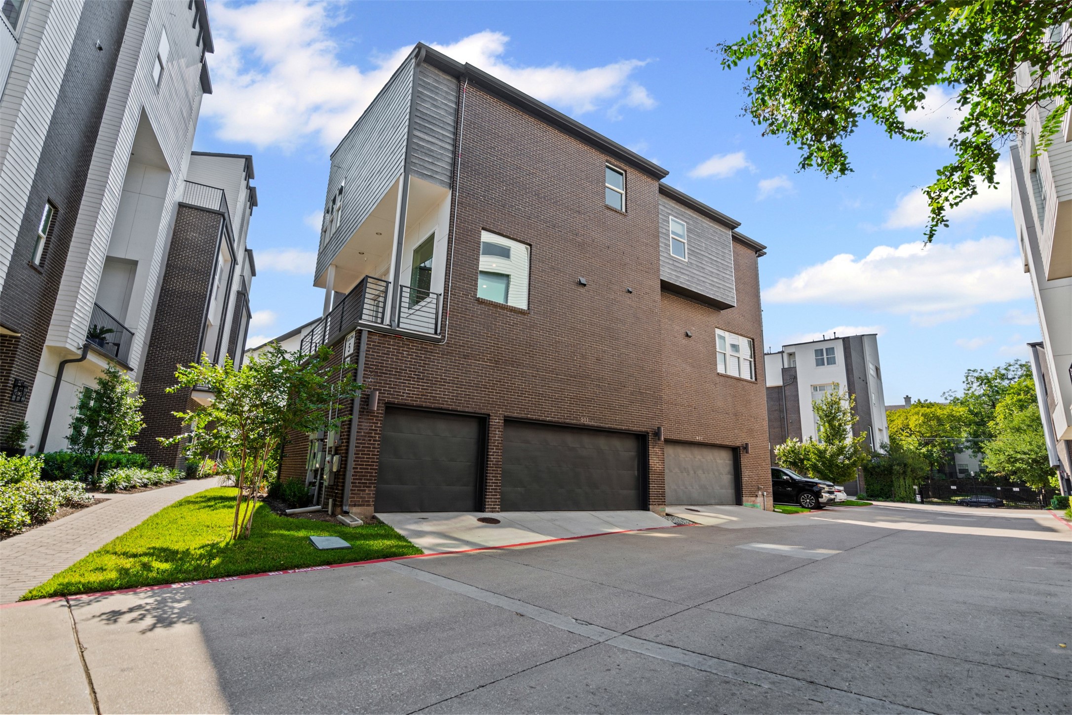 381 E Greenbriar Lane Dallas TX 75203
