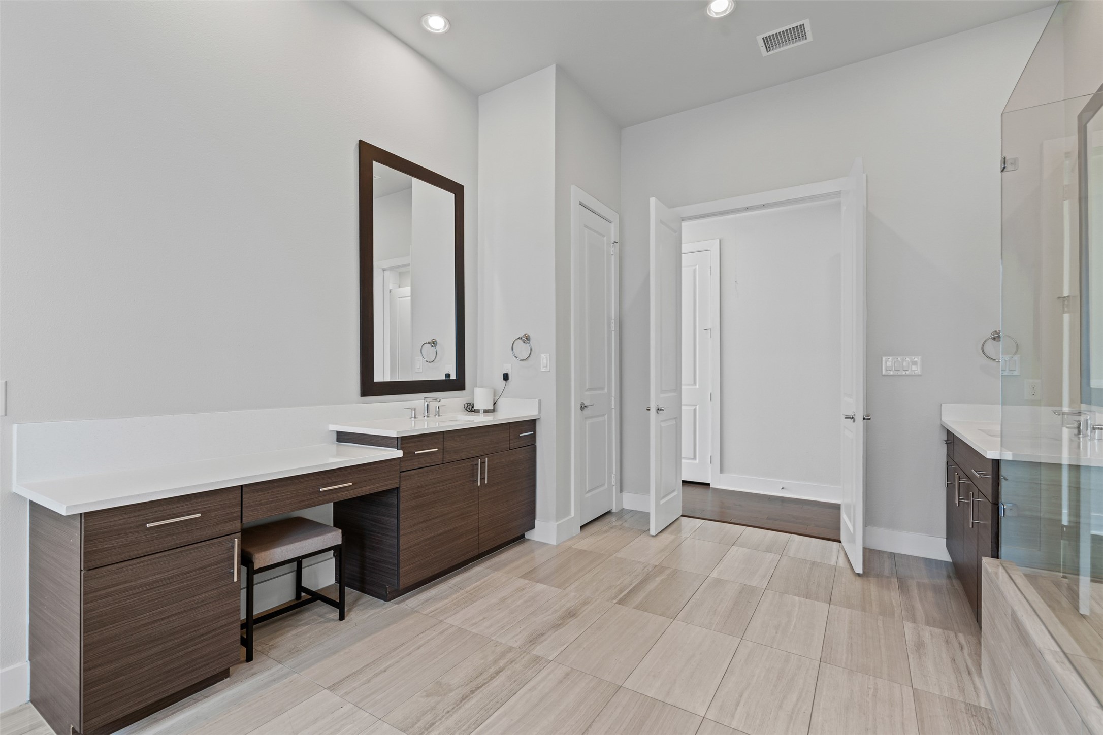 381 E Greenbriar Lane Dallas TX 75203