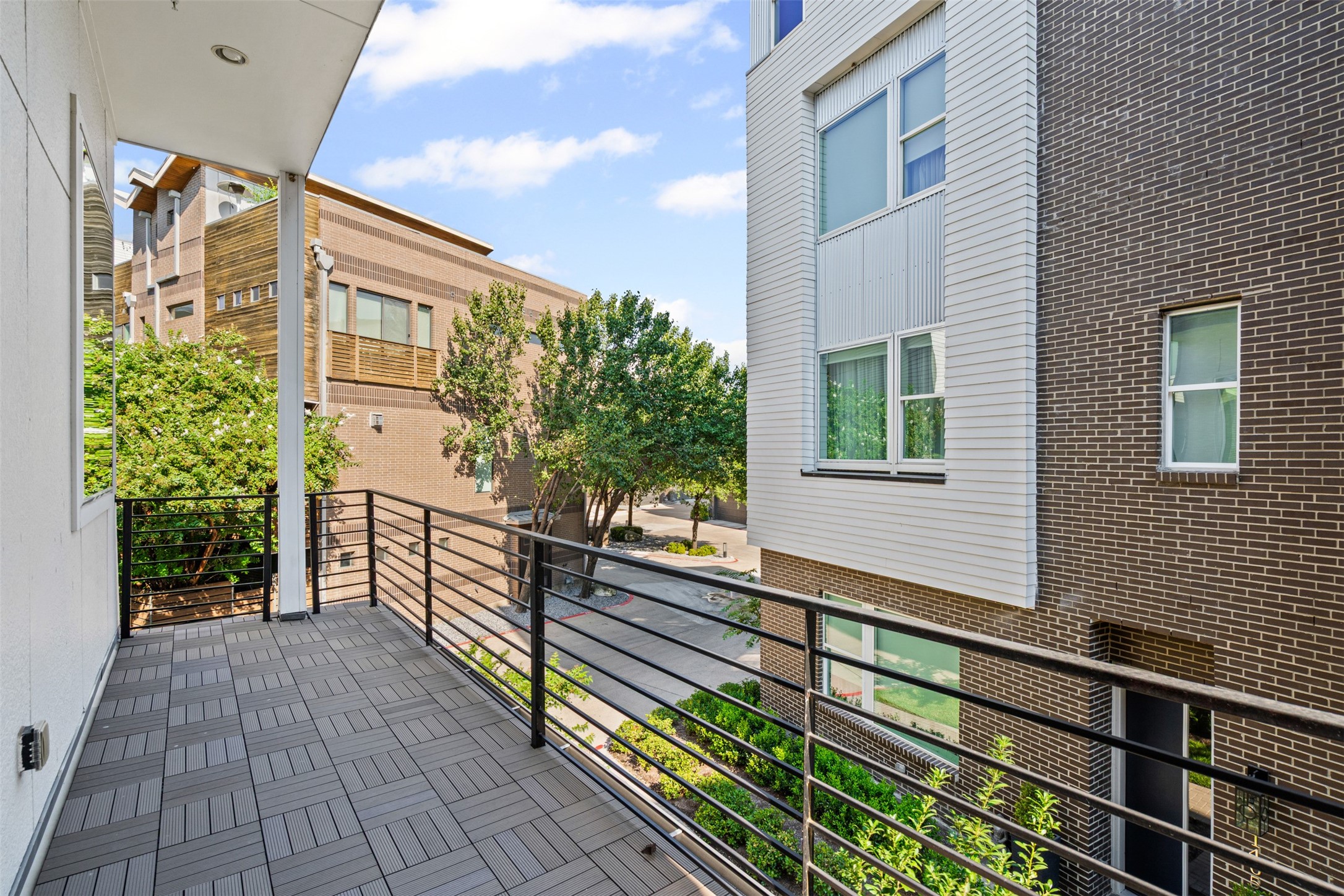 381 E Greenbriar Lane Dallas TX 75203