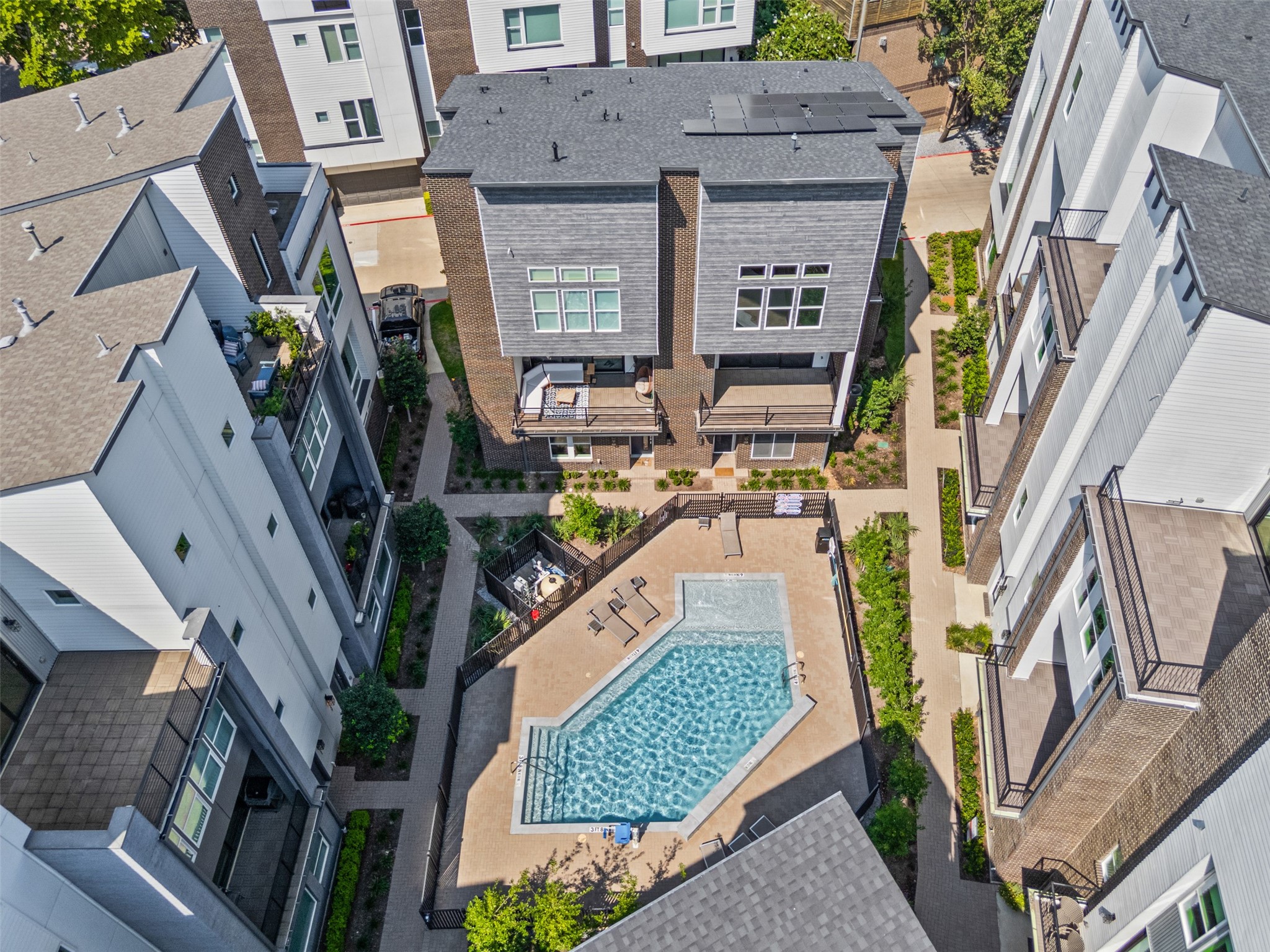 381 E Greenbriar Lane Dallas TX 75203