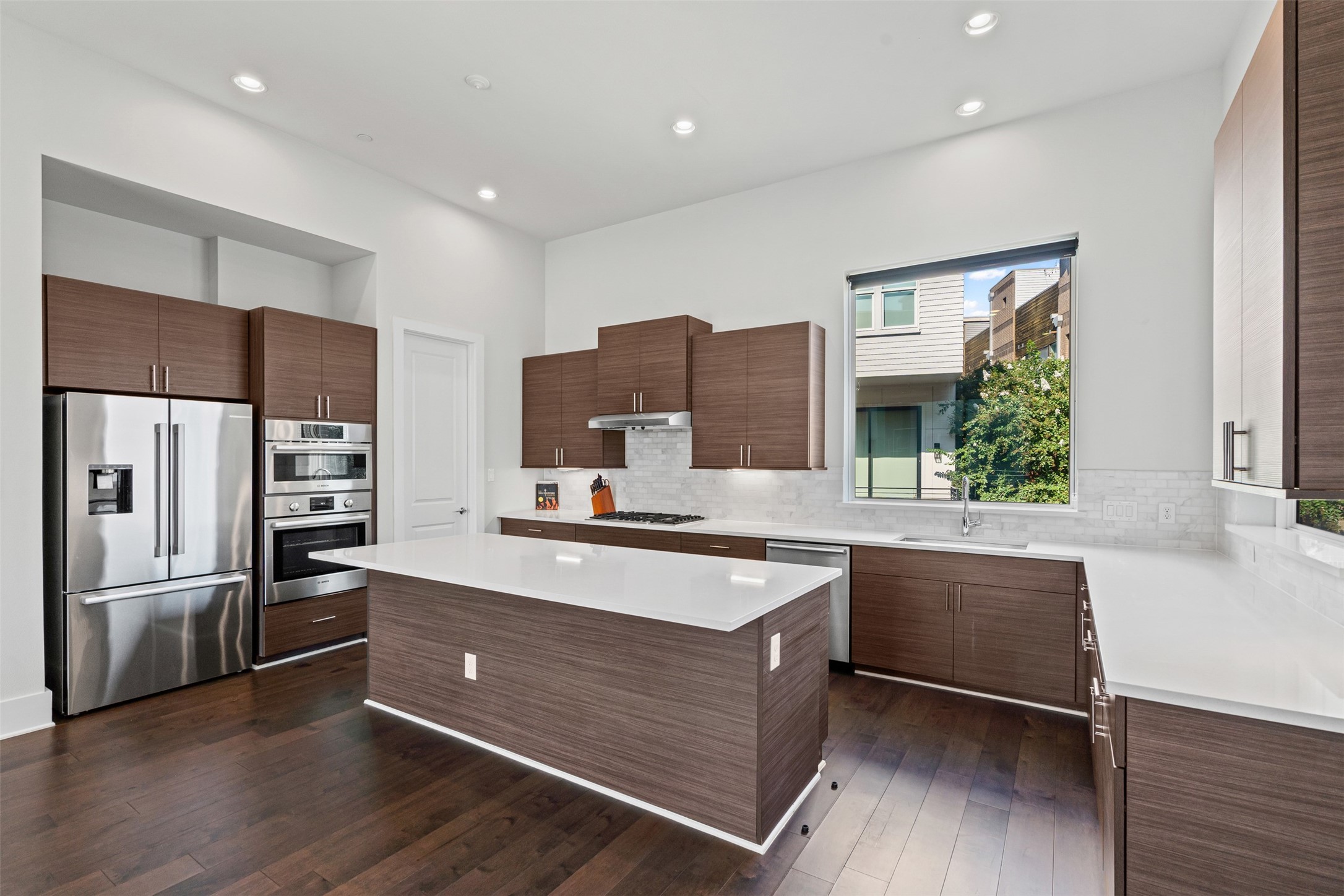 381 E Greenbriar Lane Dallas TX 75203