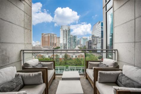2900 Mckinnon Street Dallas TX 75201