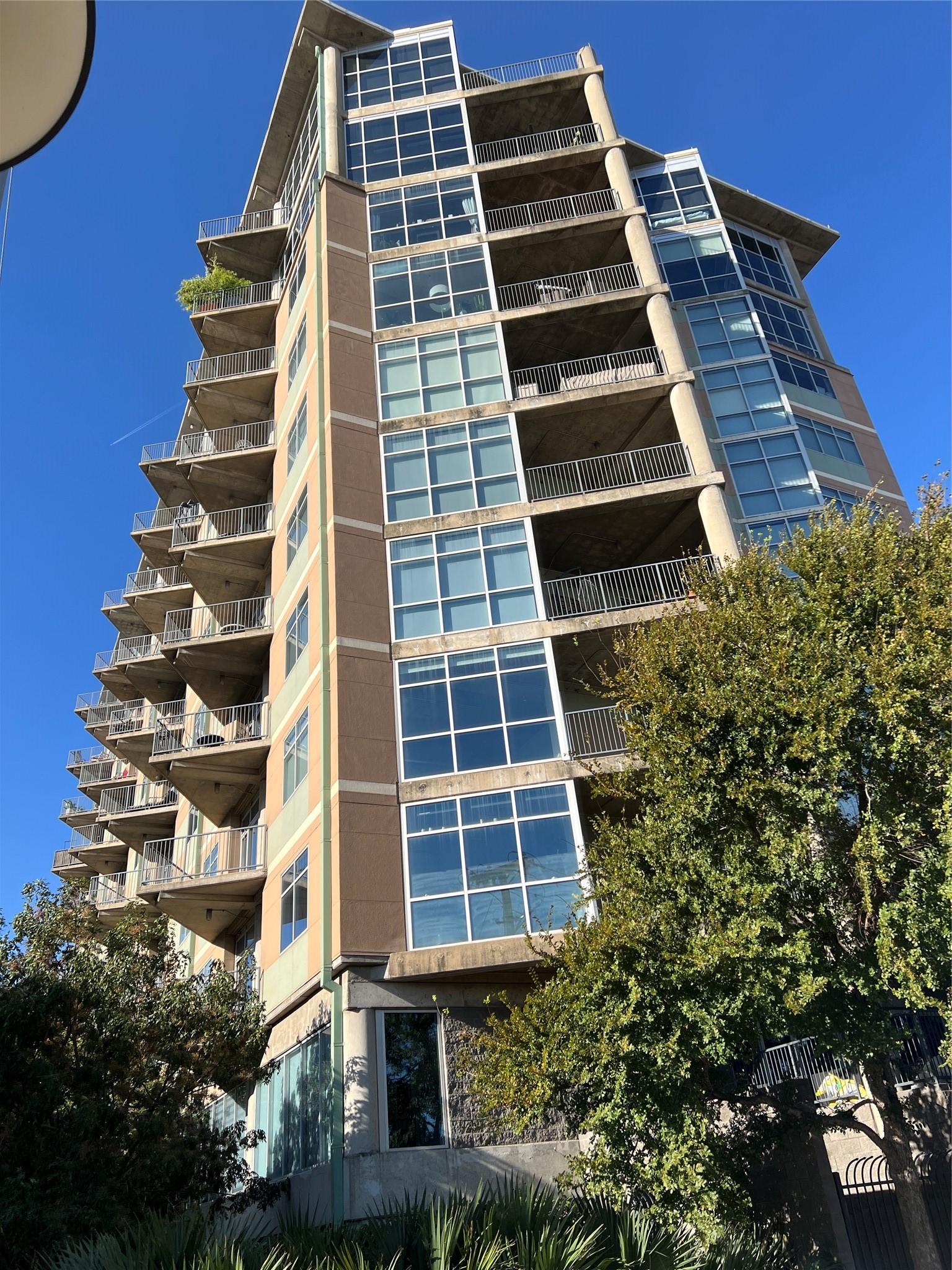 1001 Belleview Street Dallas TX 75215