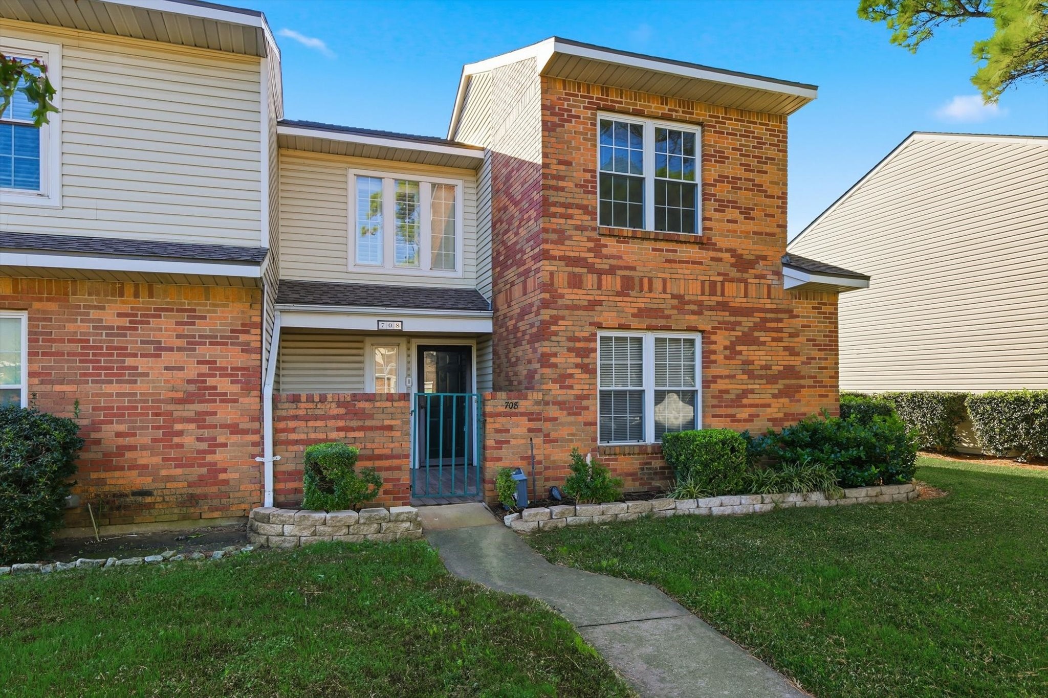 708 Creekwood Drive Lewisville TX 75067