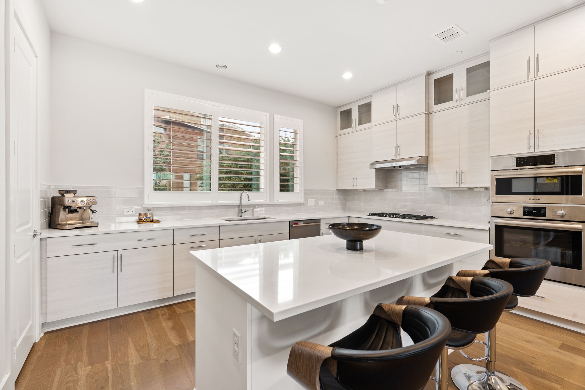 381 E Greenbriar Lane Dallas TX 75203