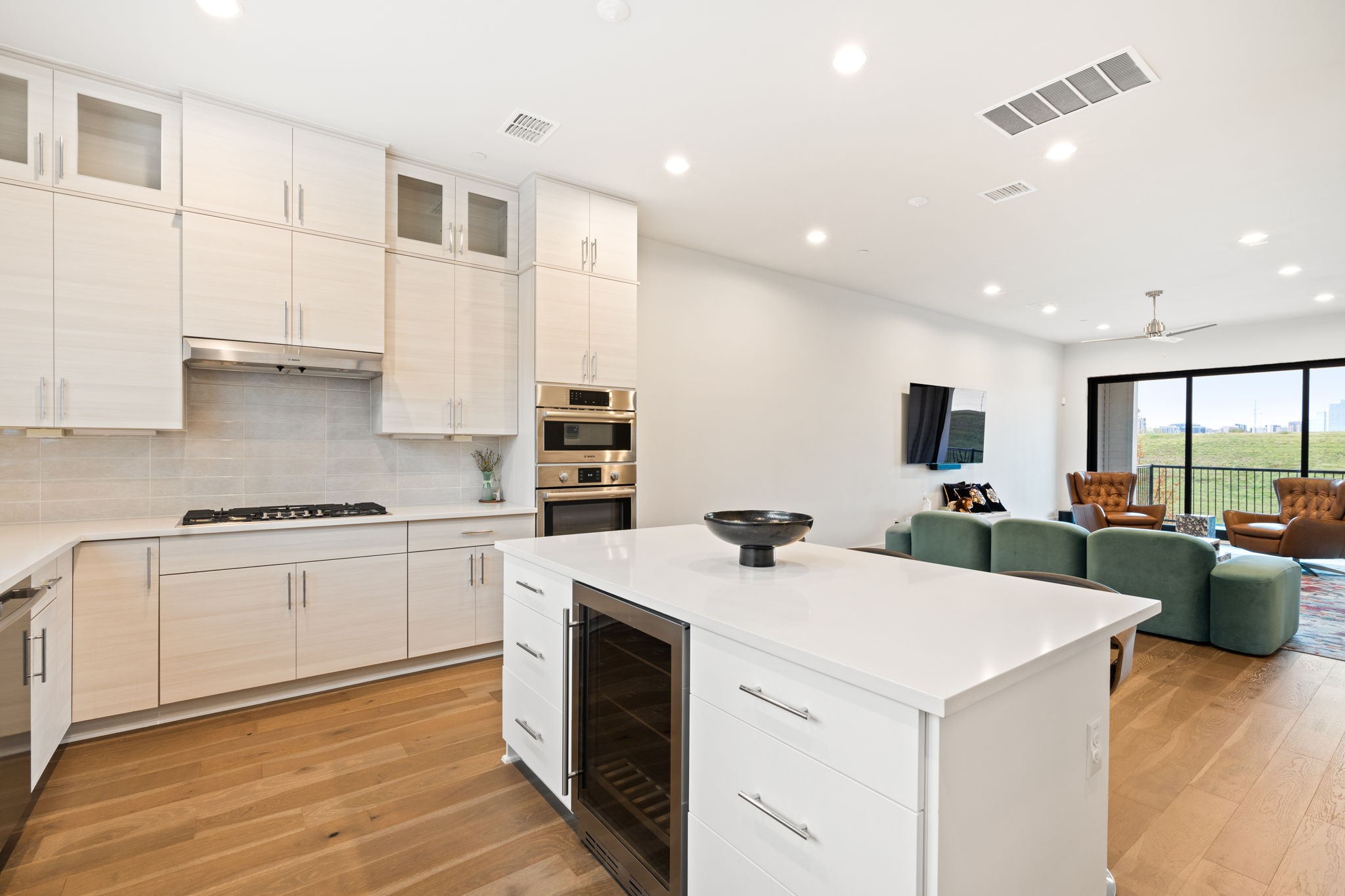 381 E Greenbriar Lane Dallas TX 75203