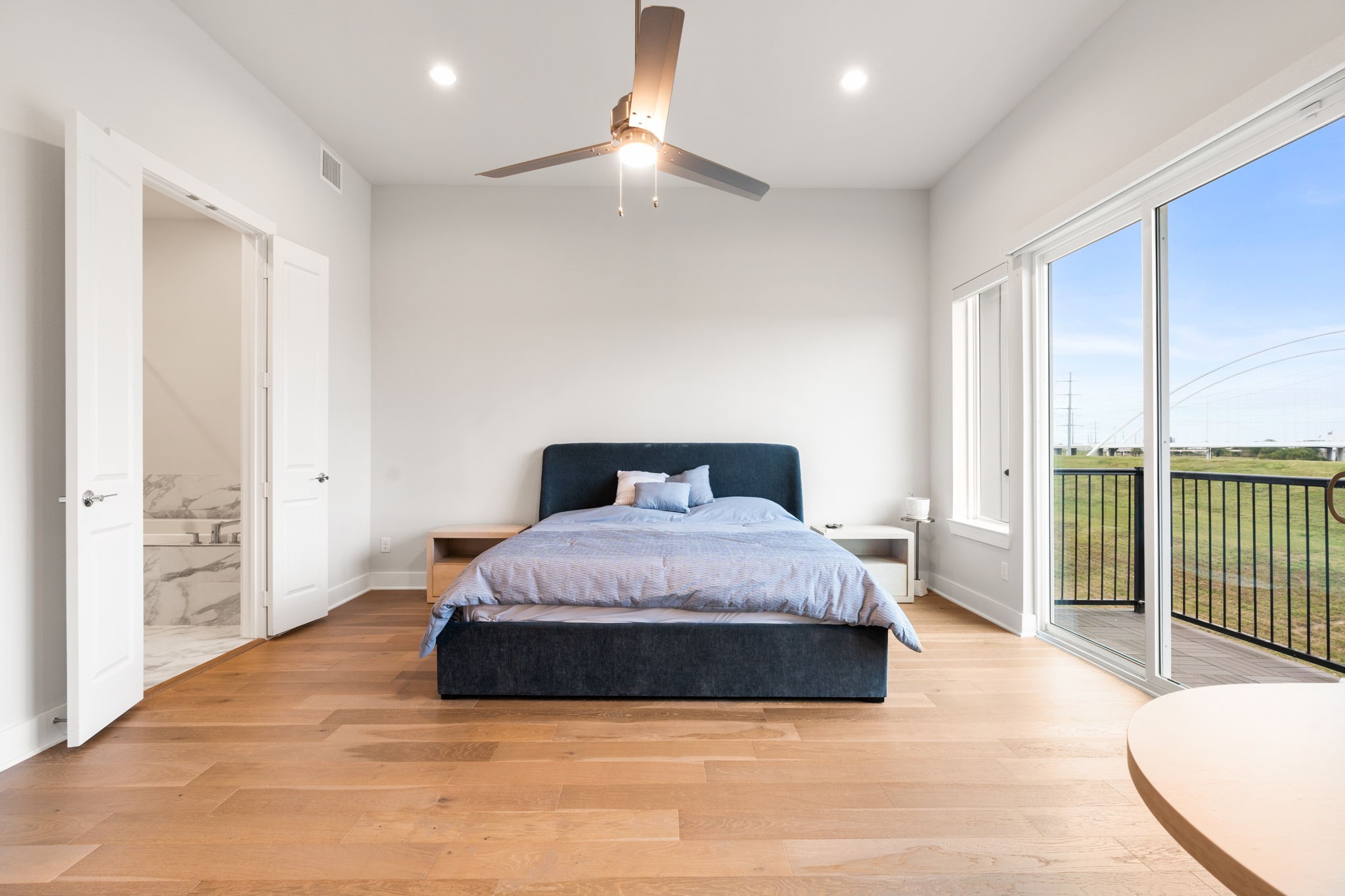 381 E Greenbriar Lane Dallas TX 75203