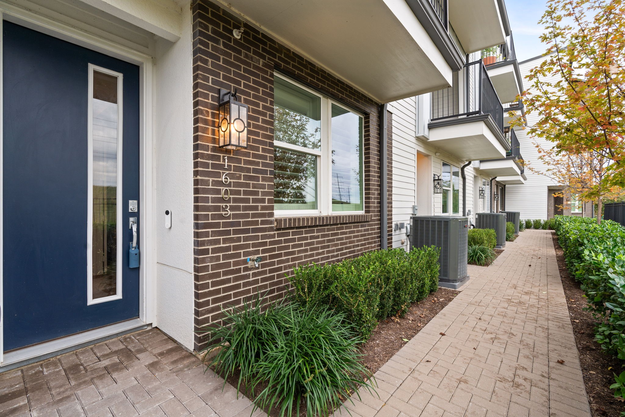381 E Greenbriar Lane Dallas TX 75203