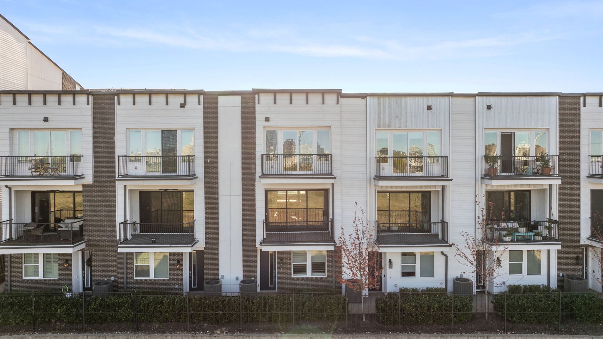 381 E Greenbriar Lane Dallas TX 75203