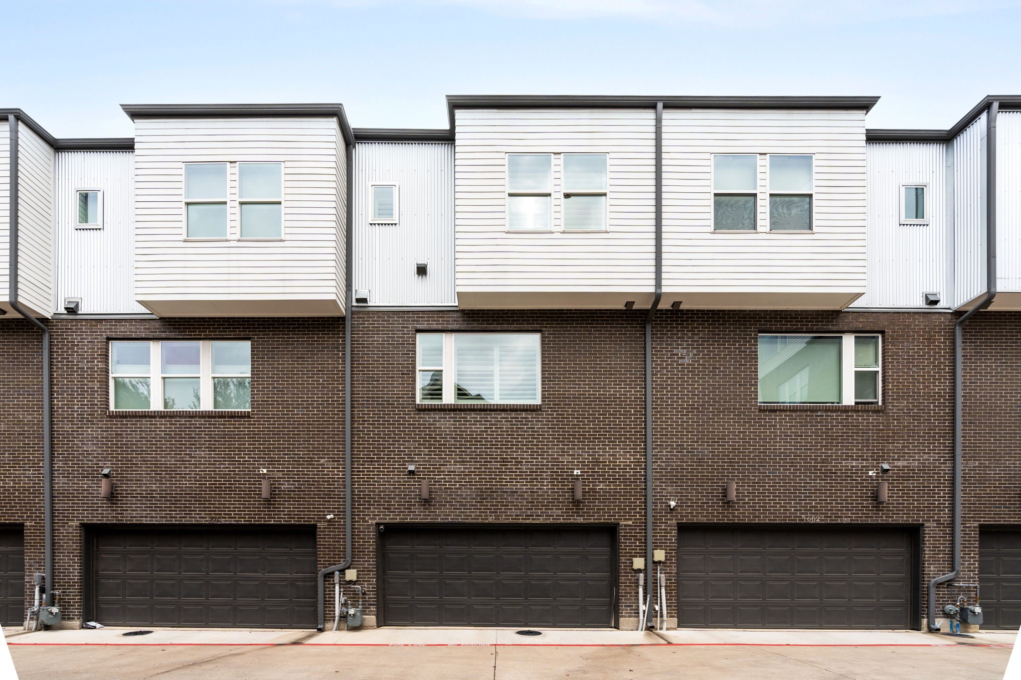 381 E Greenbriar Lane Dallas TX 75203