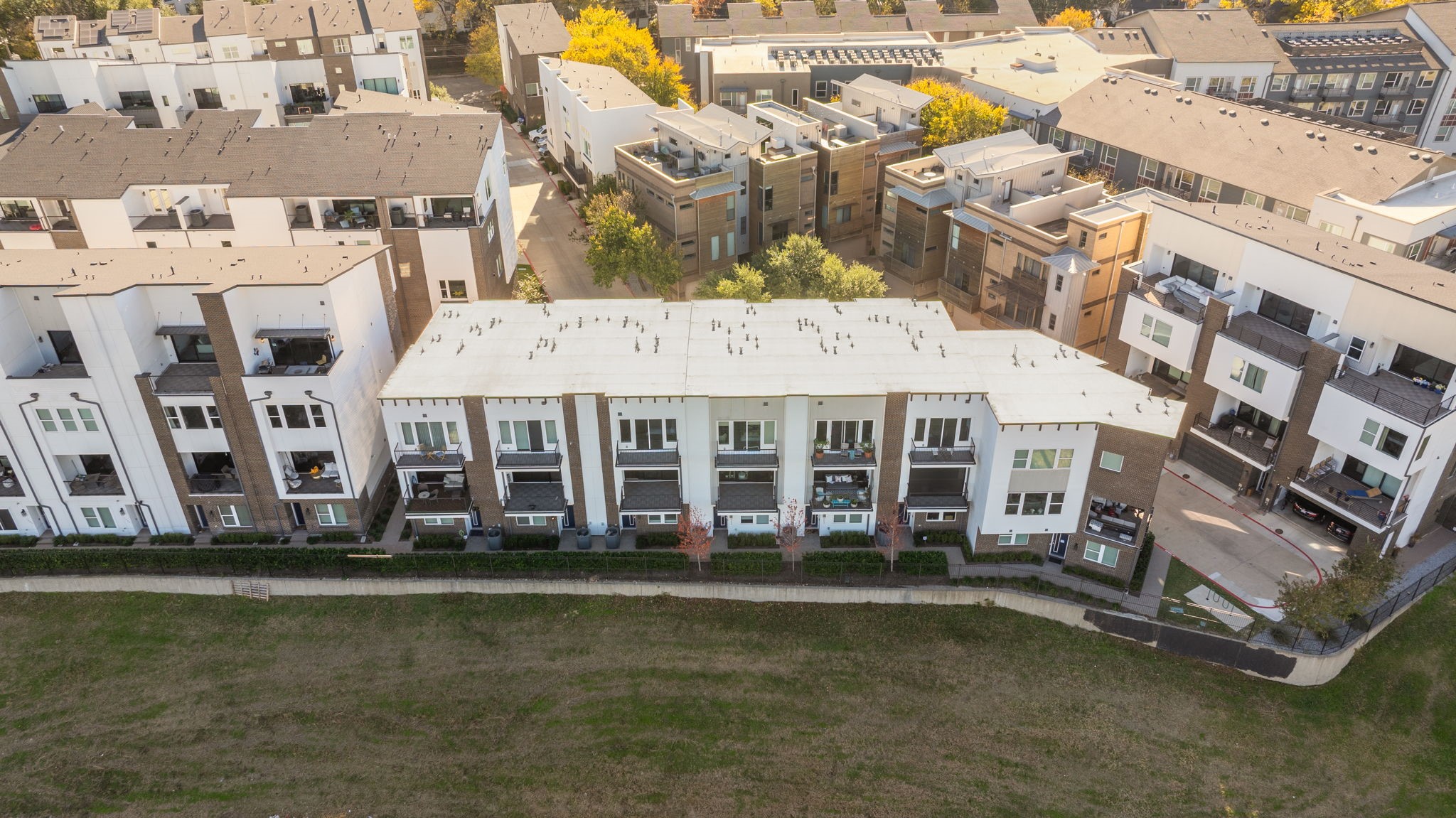 381 E Greenbriar Lane Dallas TX 75203