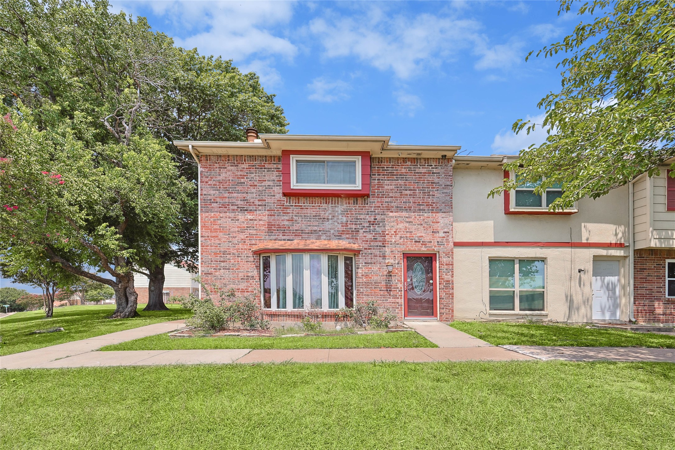 34 E Mountain Lane Grand Prairie TX 75052