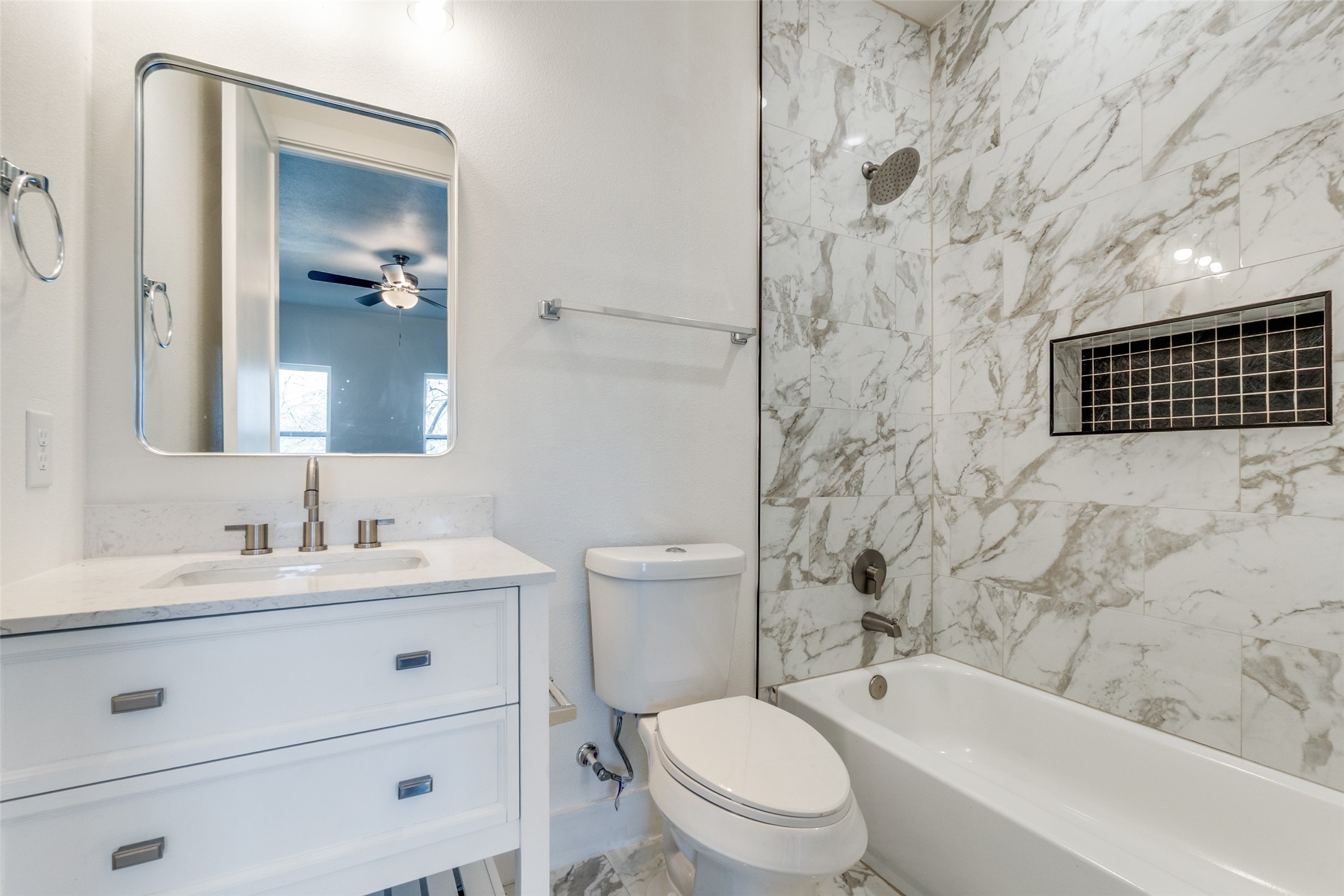 402 S Henderson Avenue Dallas TX 75223
