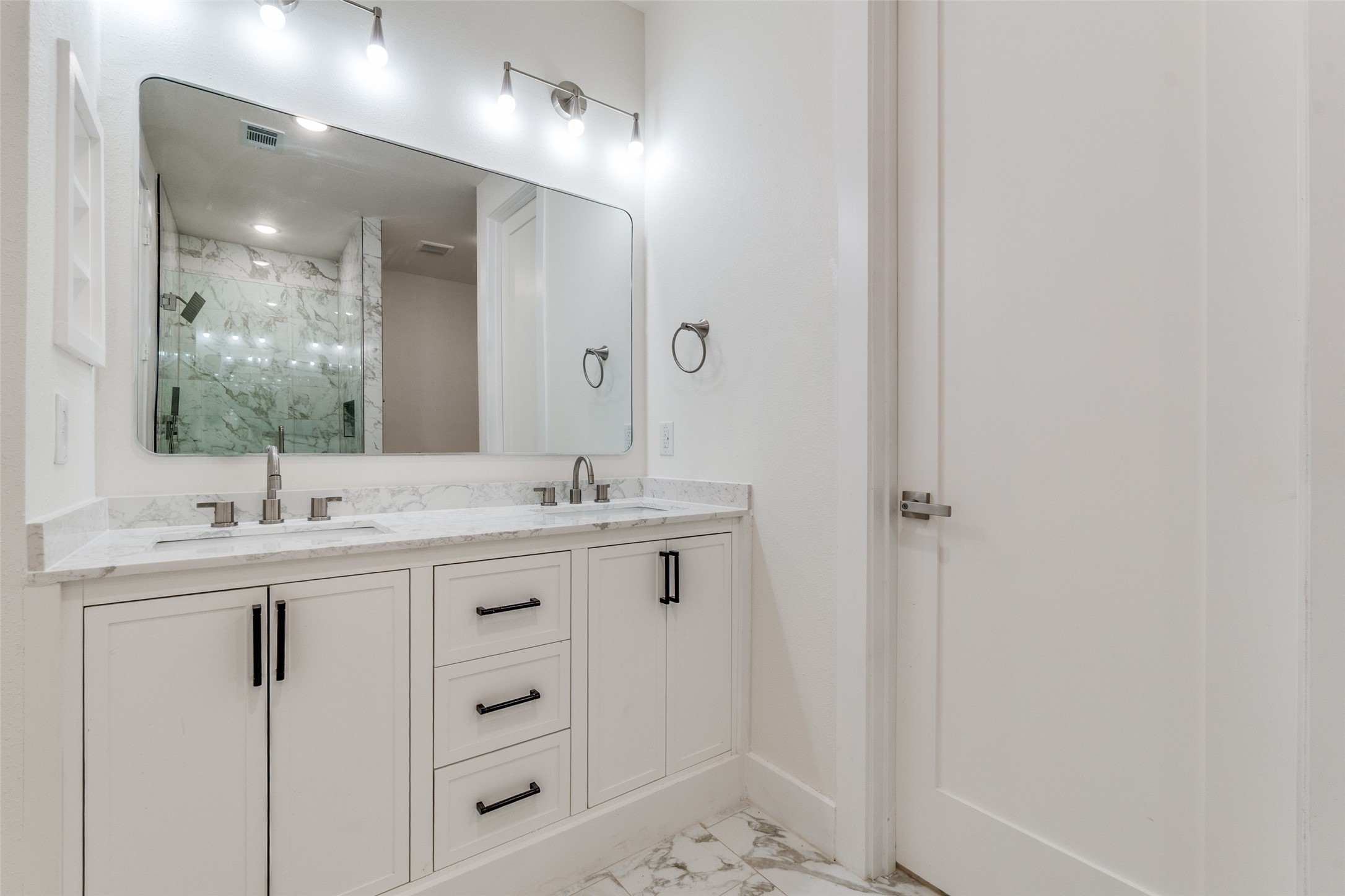 402 S Henderson Avenue Dallas TX 75223