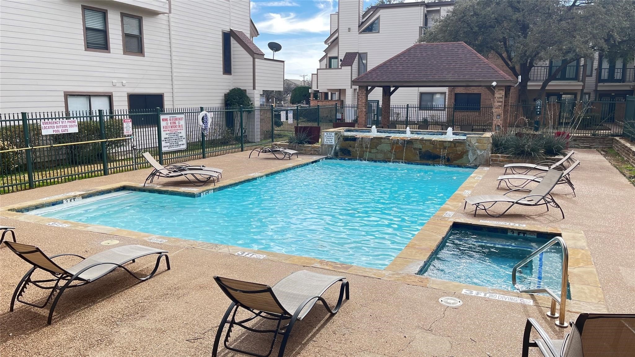2300 Balsam Drive Arlington TX 76006