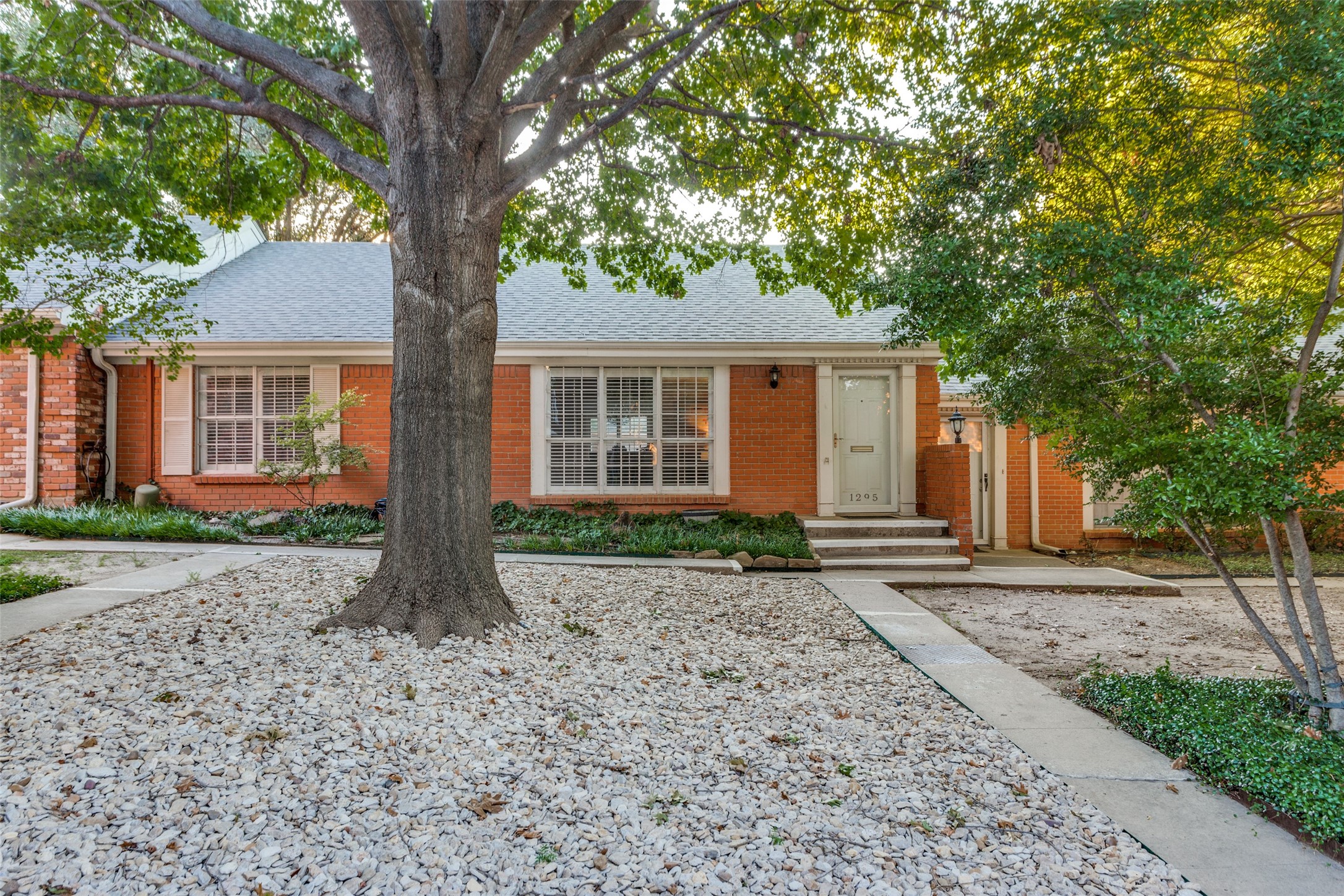 1295 Roaring Springs Road Fort Worth TX 76114